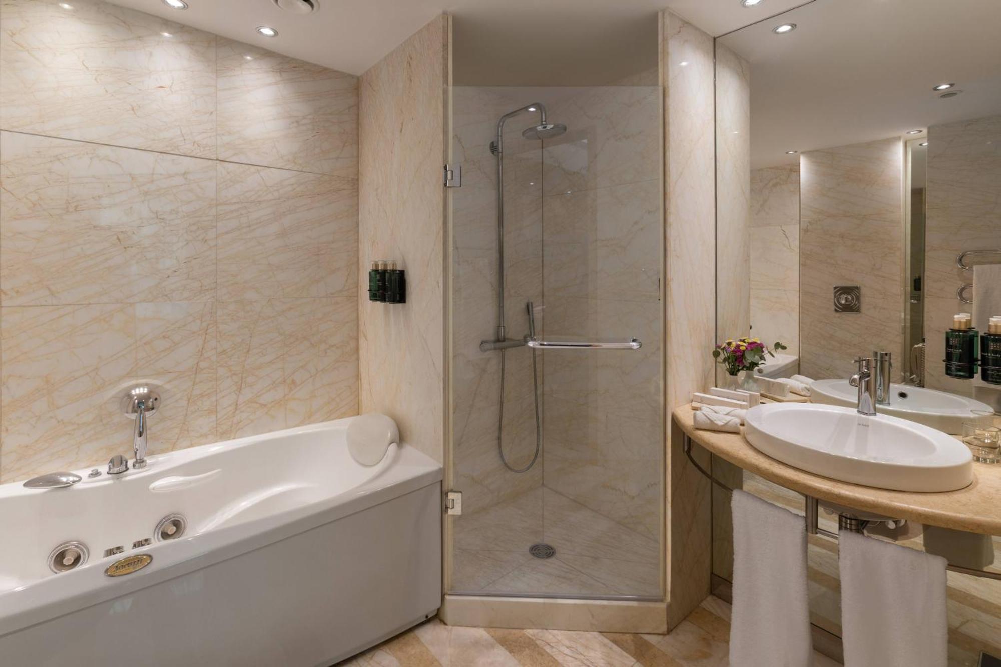 Executive Junior Suite,1771703119:JPEG