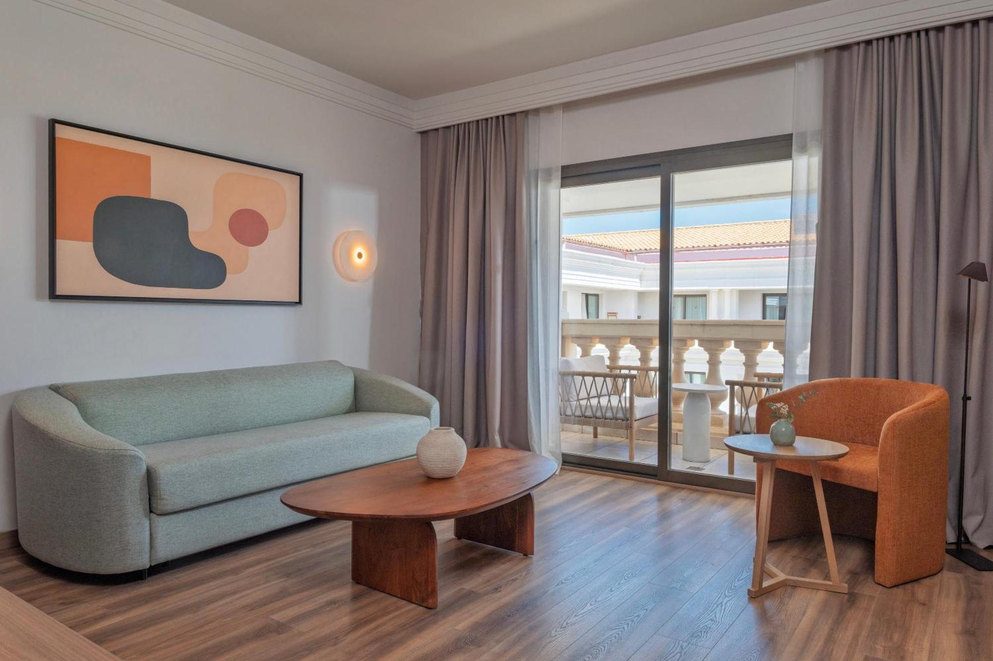 1 Bedroom Suite Partial Sea View