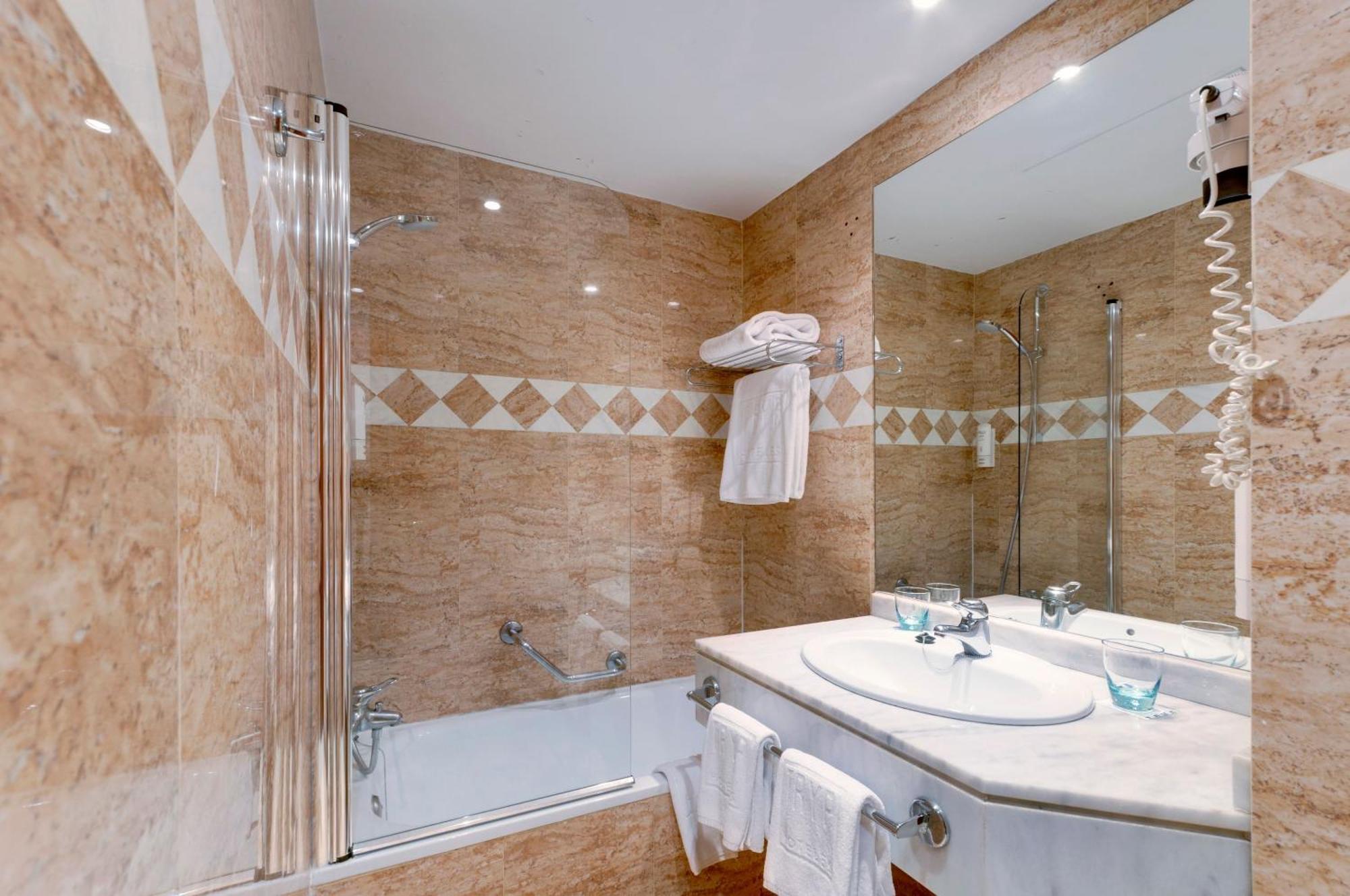 Triple Room,1771705714:JPEG