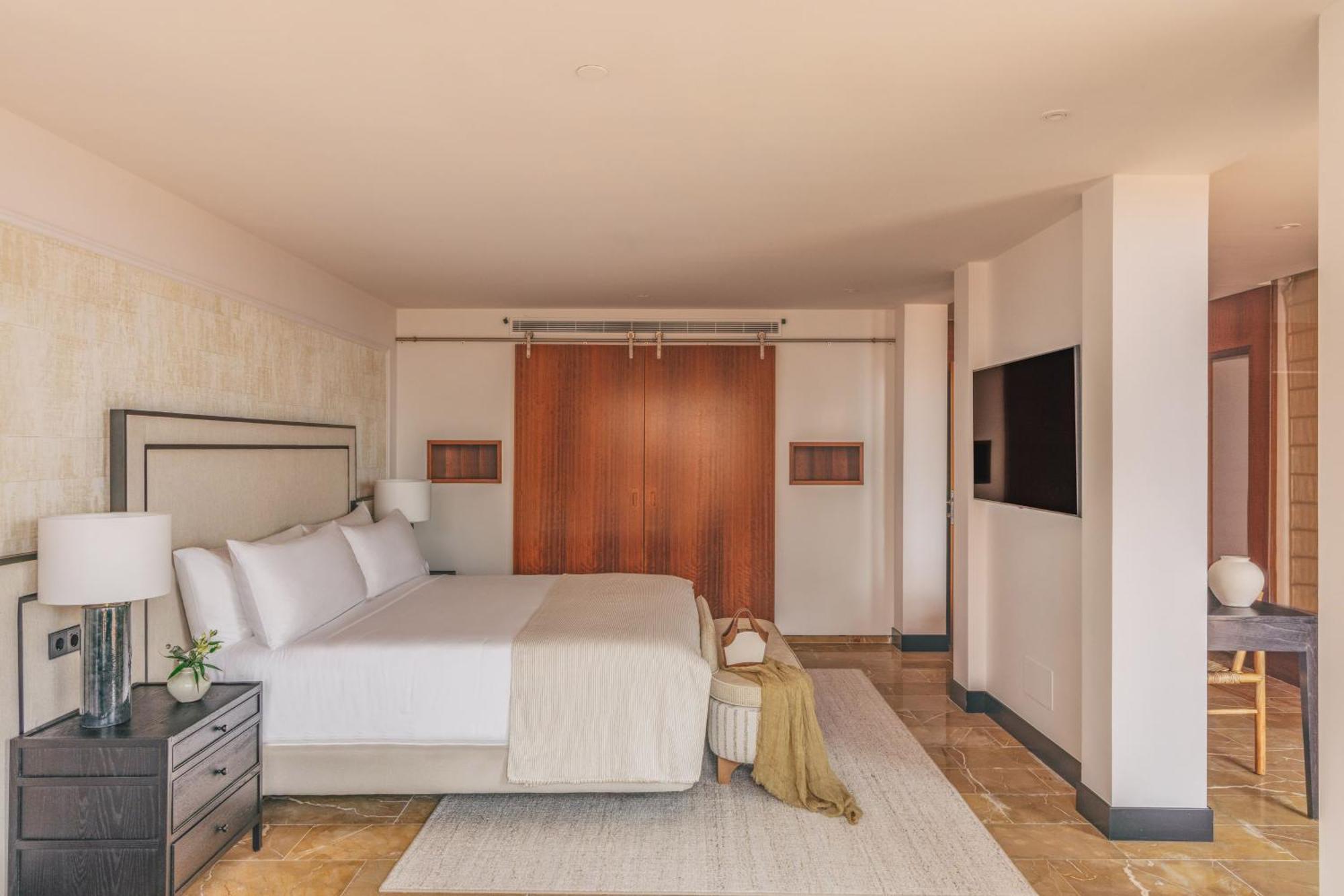 Penthouse Duplex Suite,1771706332:JPEG