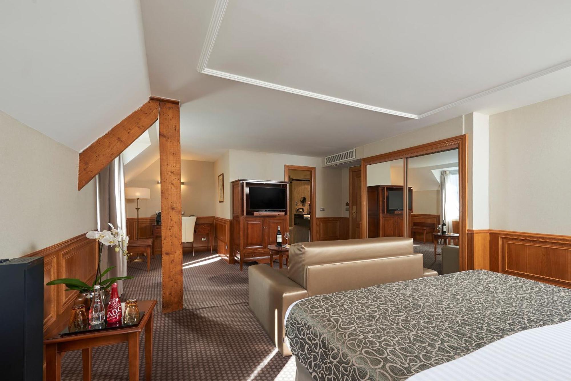 Grand Premium Double Room,1771712579:JPEG