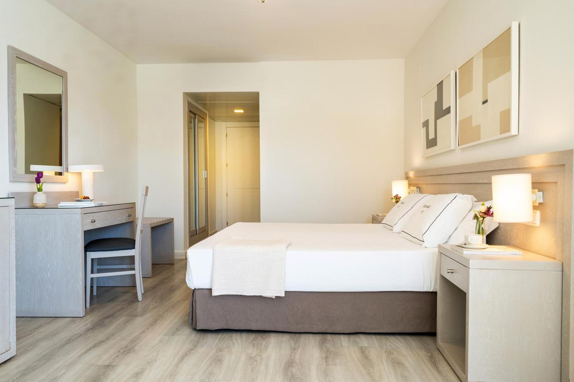 Supreme Double Room side sea view