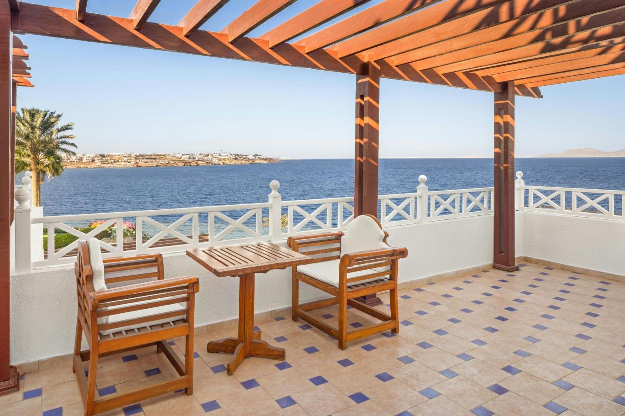 One-Bedroom Junior King Suite Red Sea View Corner Balcony Sitting Area High Floor