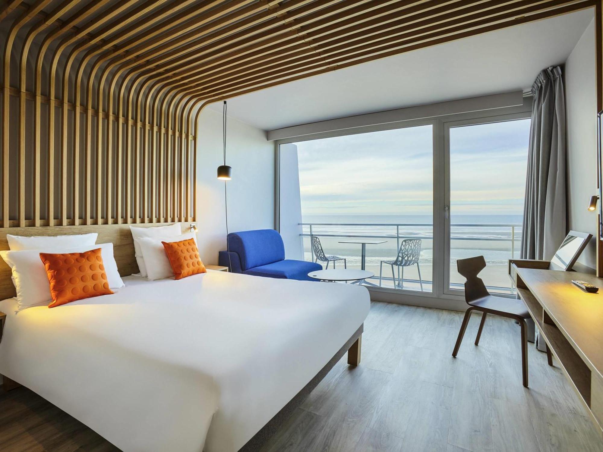 Superior Room double bed sofa bed sea view balcony