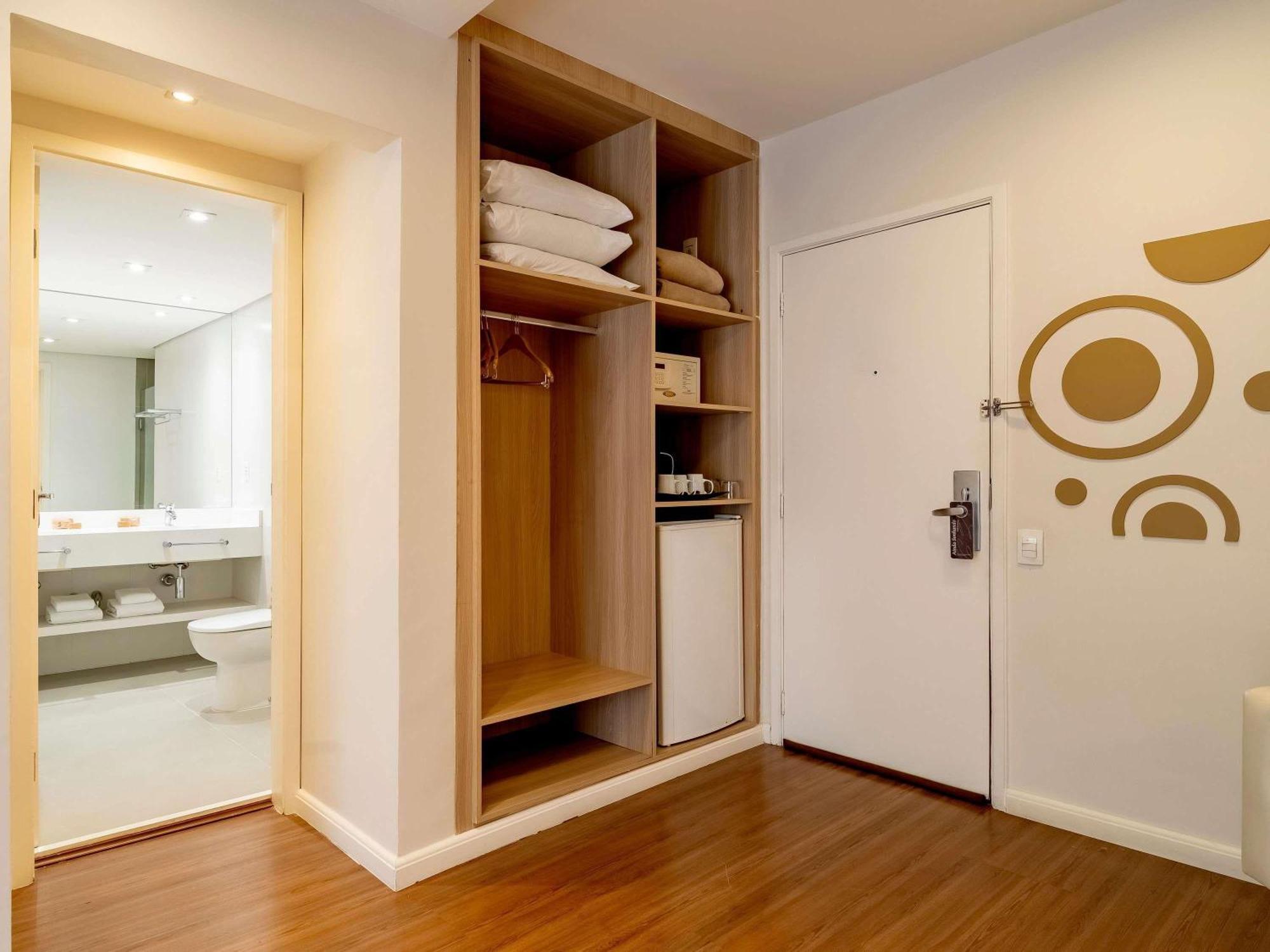 One-Bedroom Apartment One Queen Bed One Single Bed