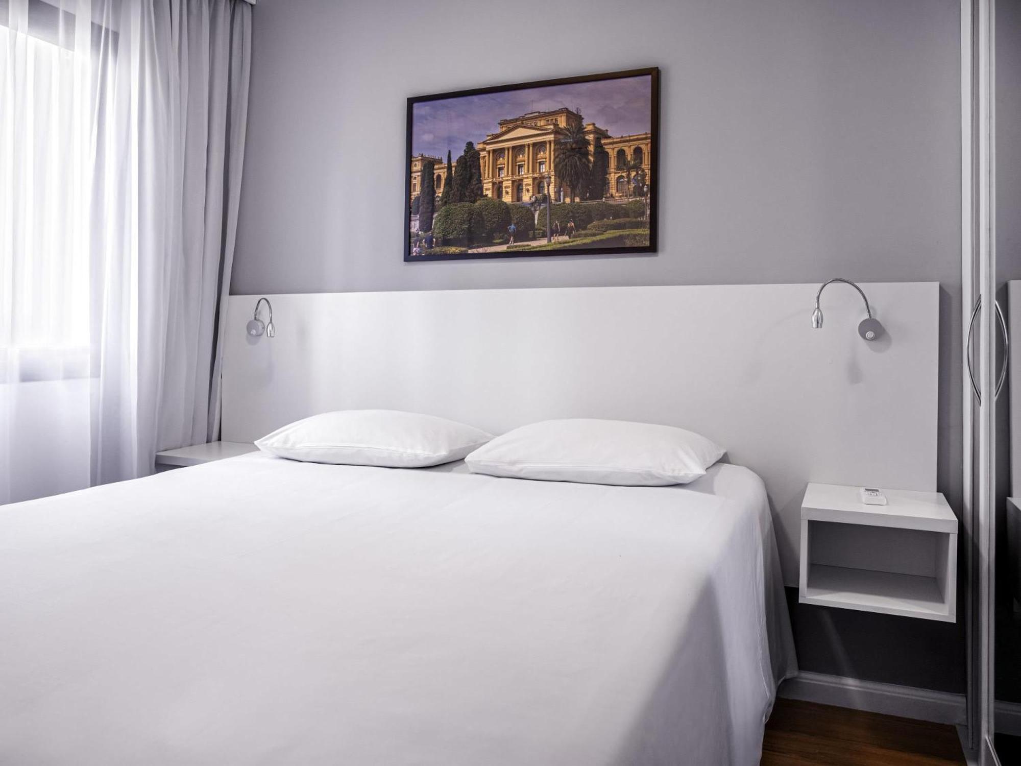 Premium Apartment One Double One Single Bed