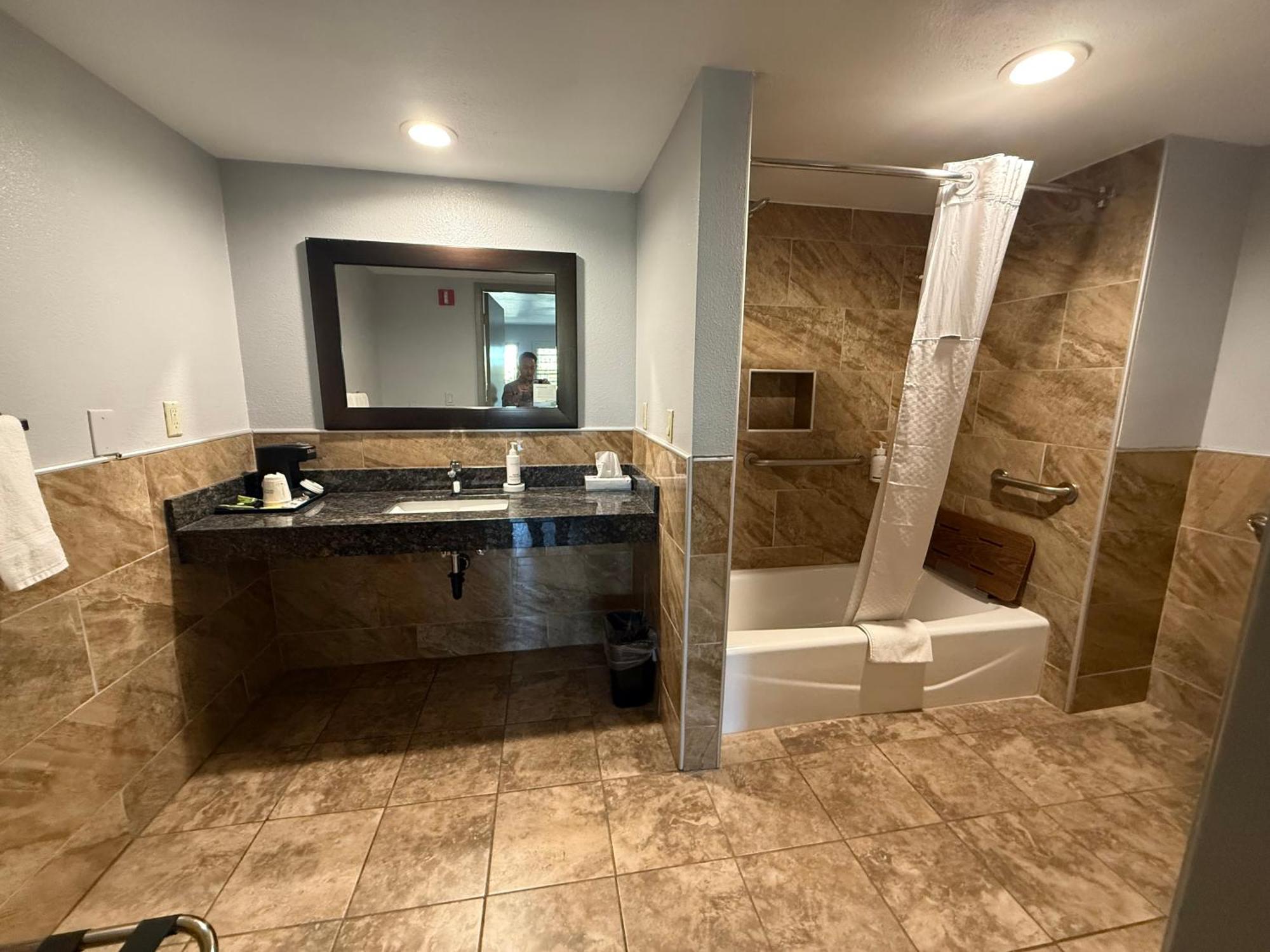 King Room Tub Grab Bars Mobility or Hearing Accessible Non-Smoking