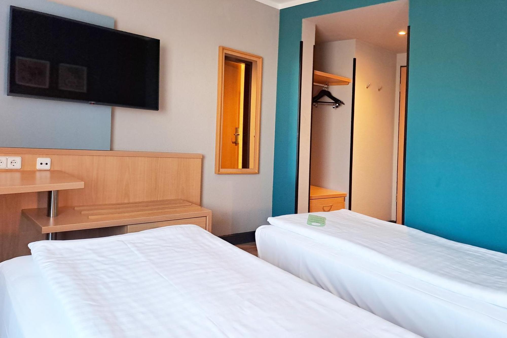 2 Single Standard 25sqm