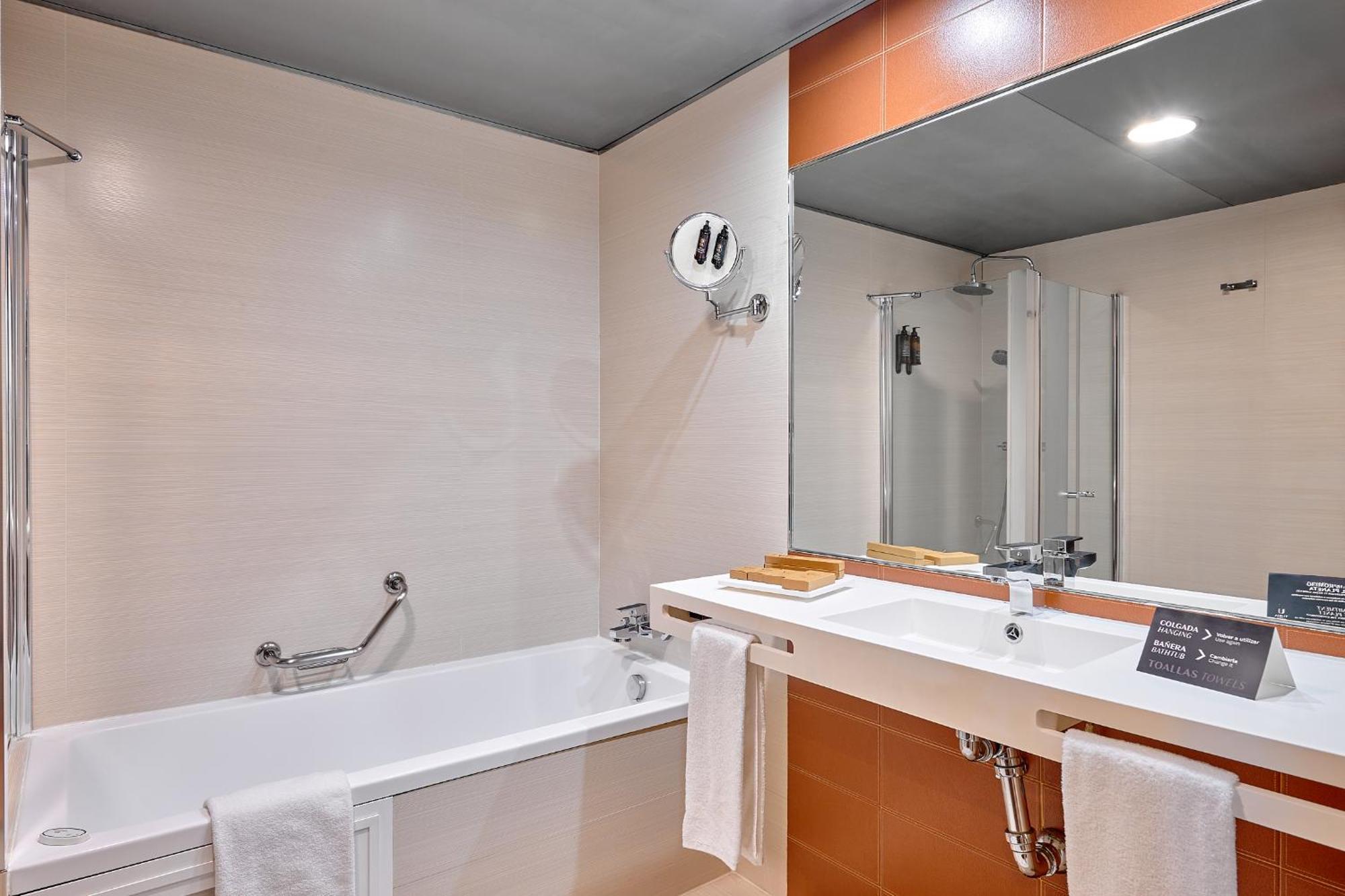 Deluxe Room Hot Tub
