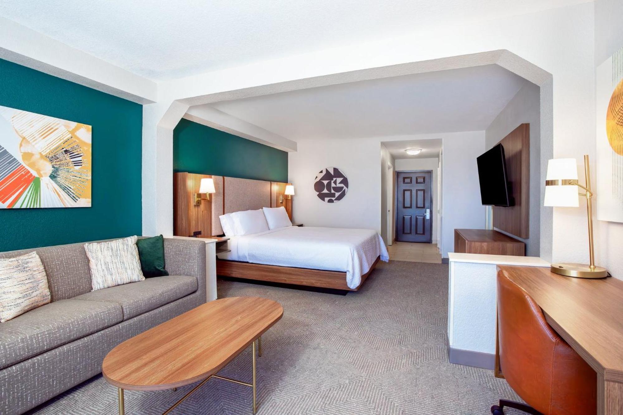 One-Bedroom Suite Communications or Mobility Accessible