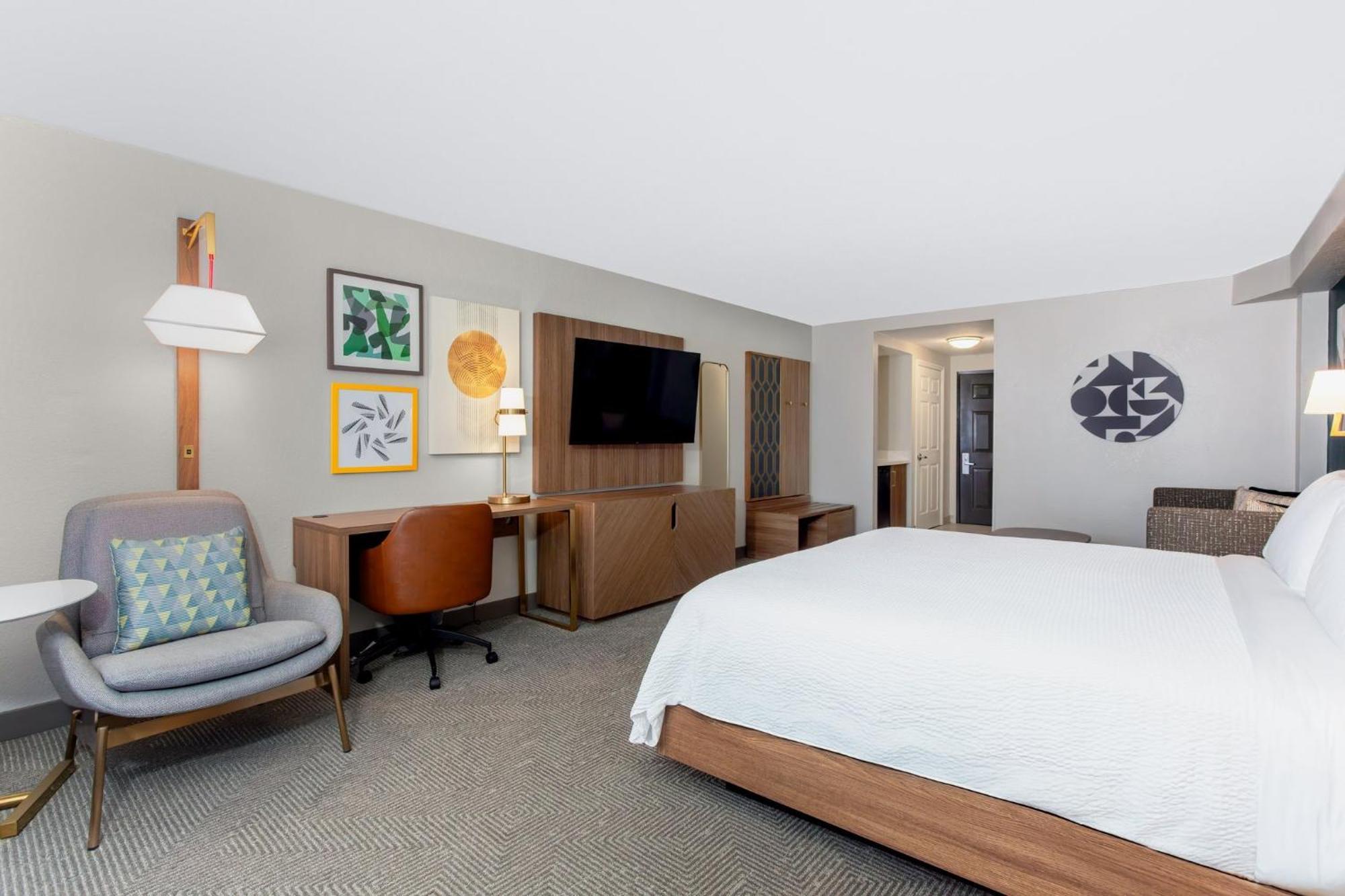 Standard King Room City View