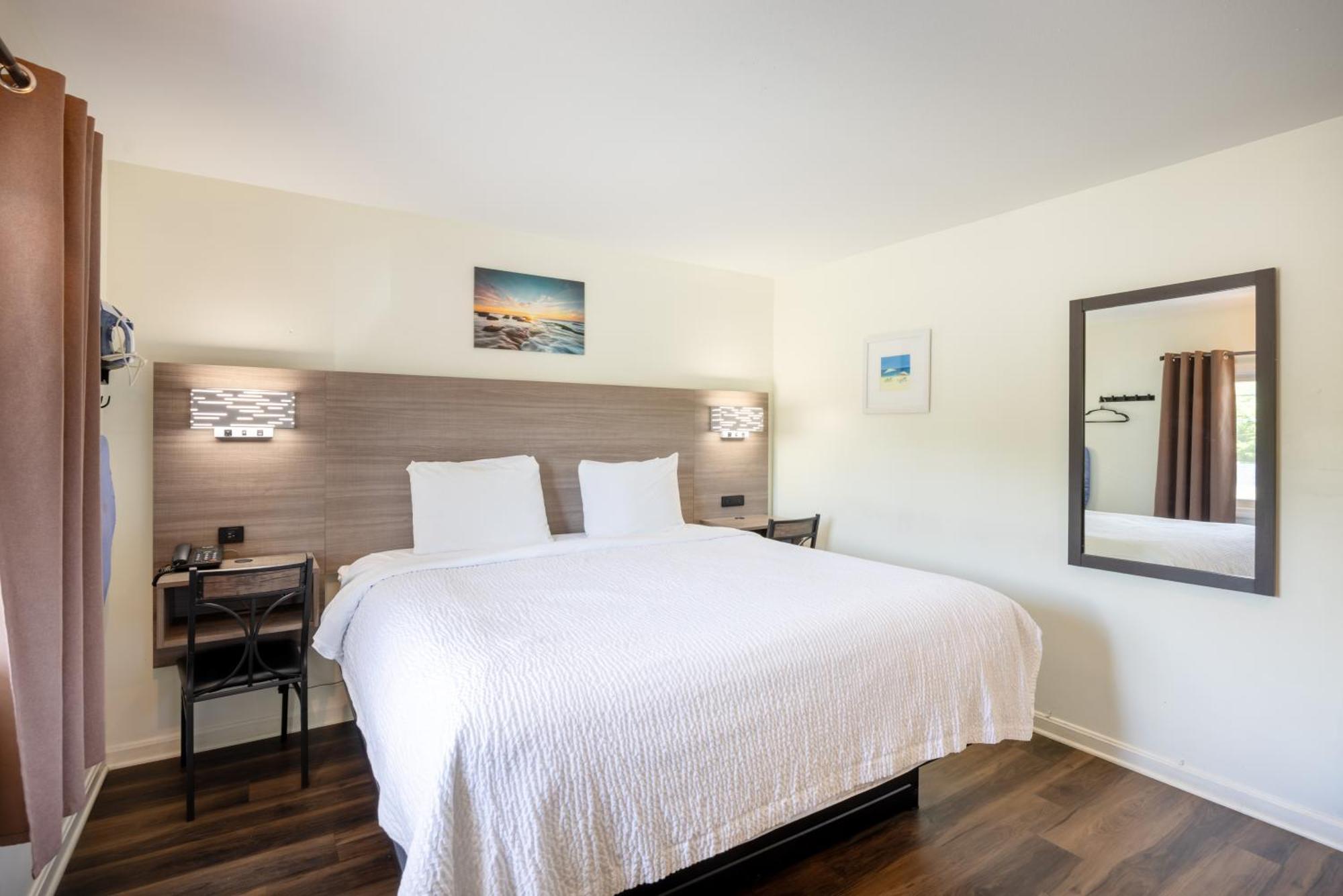 Standard Queen Room