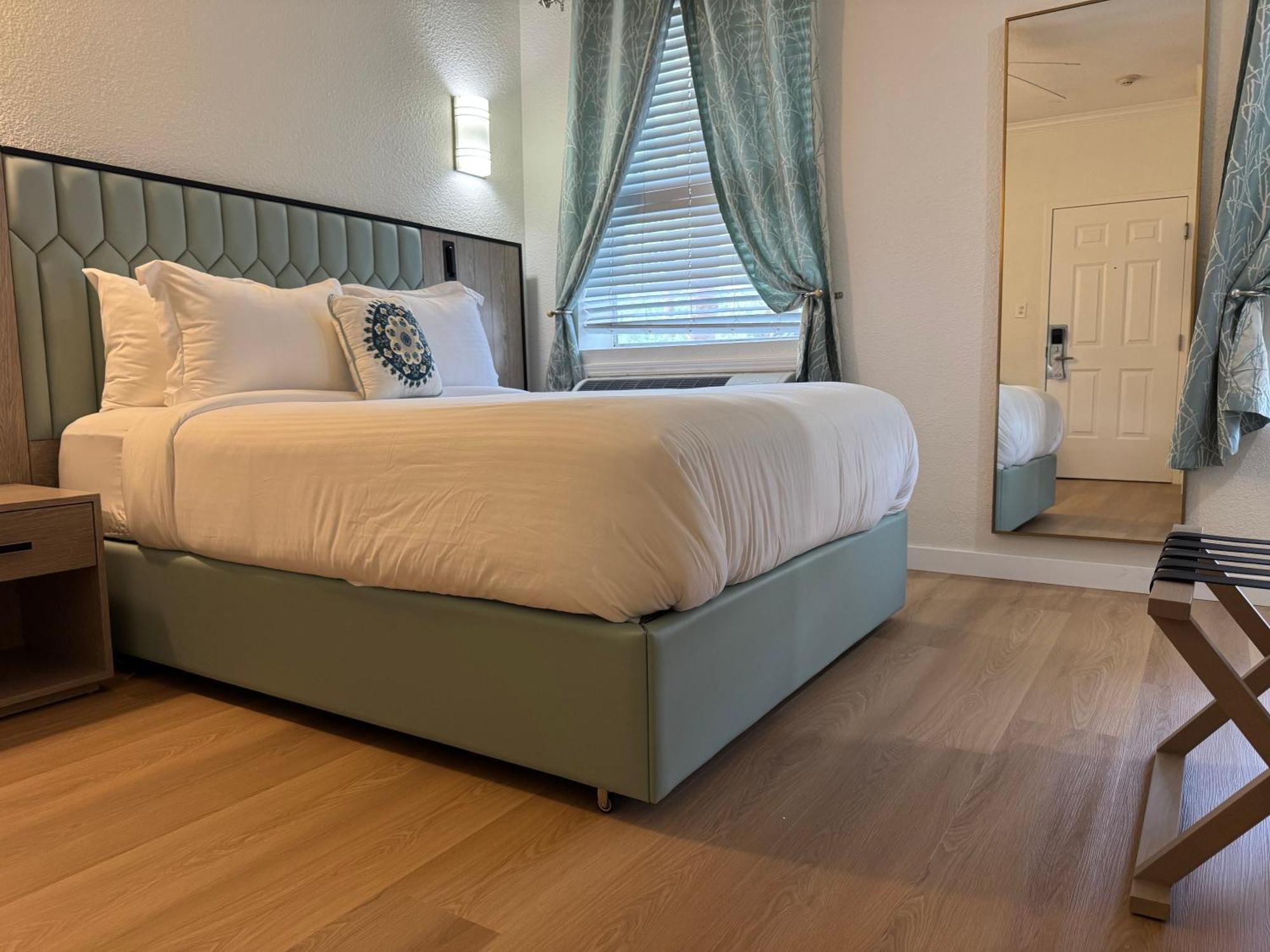 Deluxe Queen Room