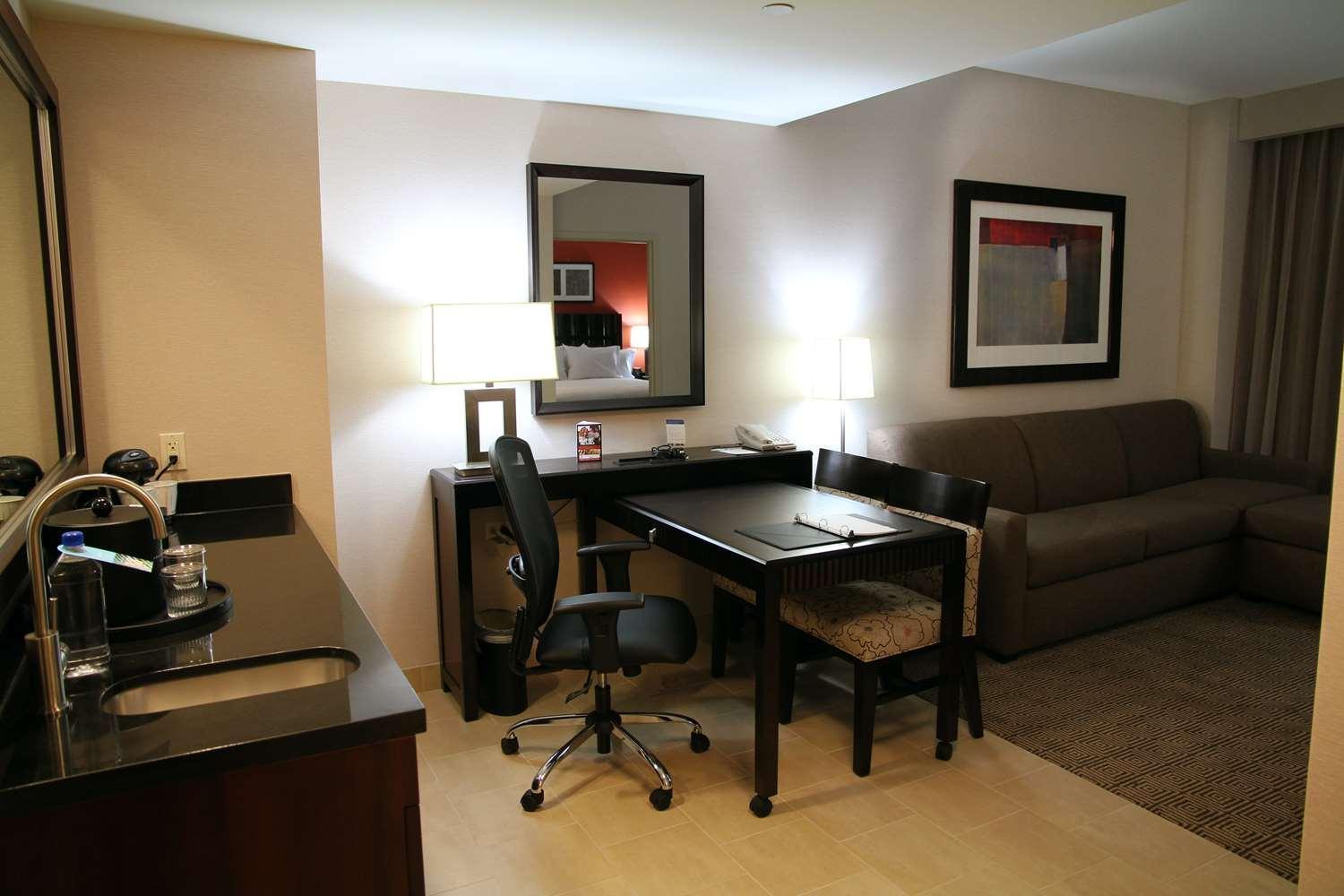 Queen Studio Two Queen Beds
