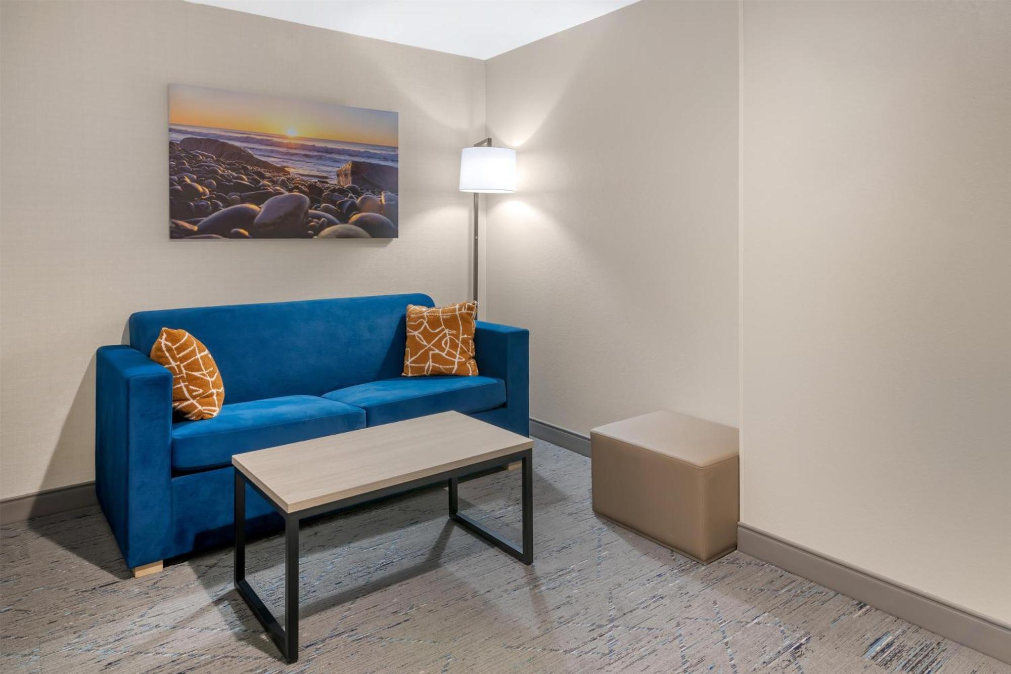 Queen Suite with Two Queen Beds and Bath Tub - Disability Access
