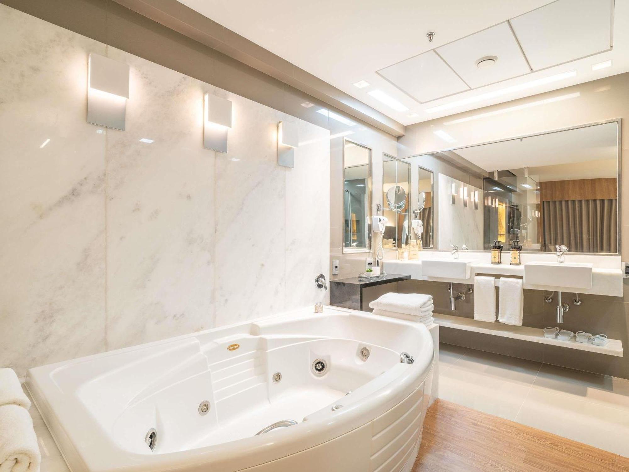 Superior King Suite