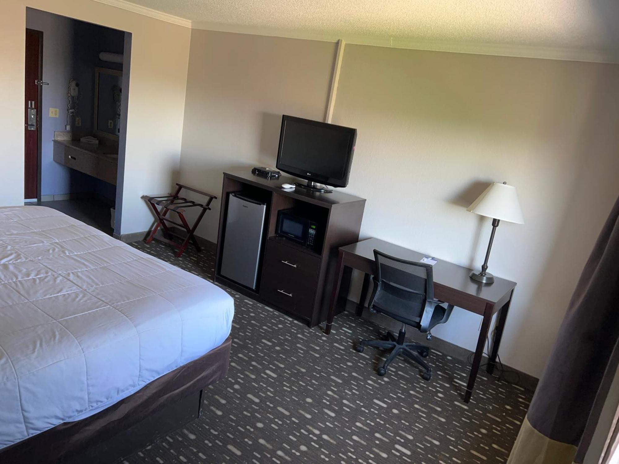 Queen Room Two Queen Beds Non-Smoking