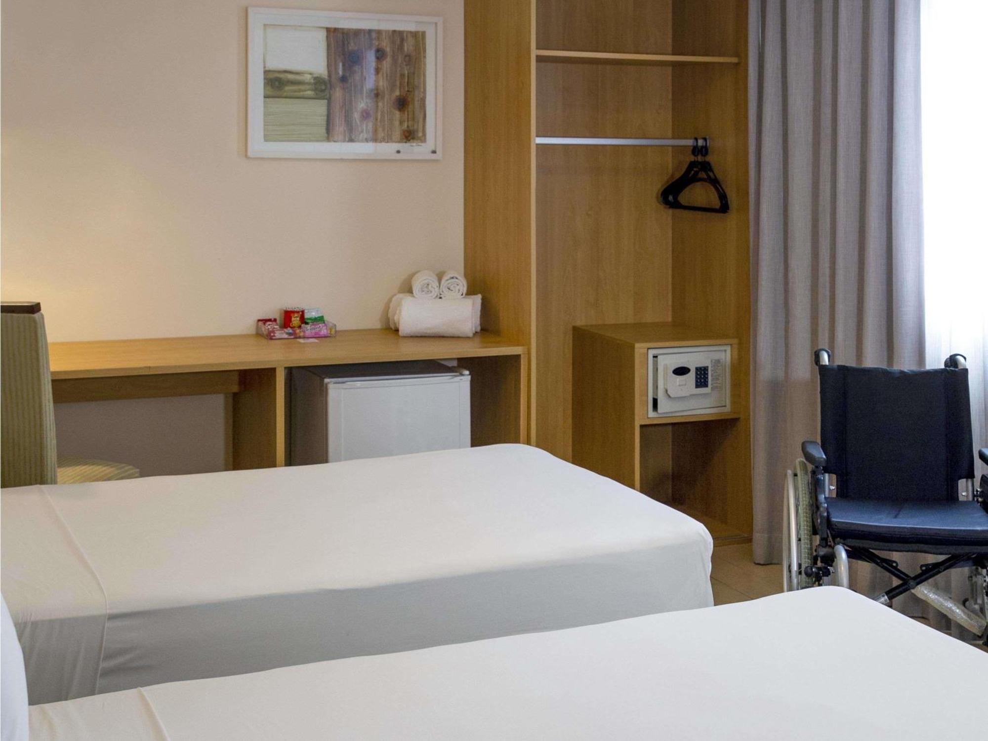 Adapted Standard Twin Room
