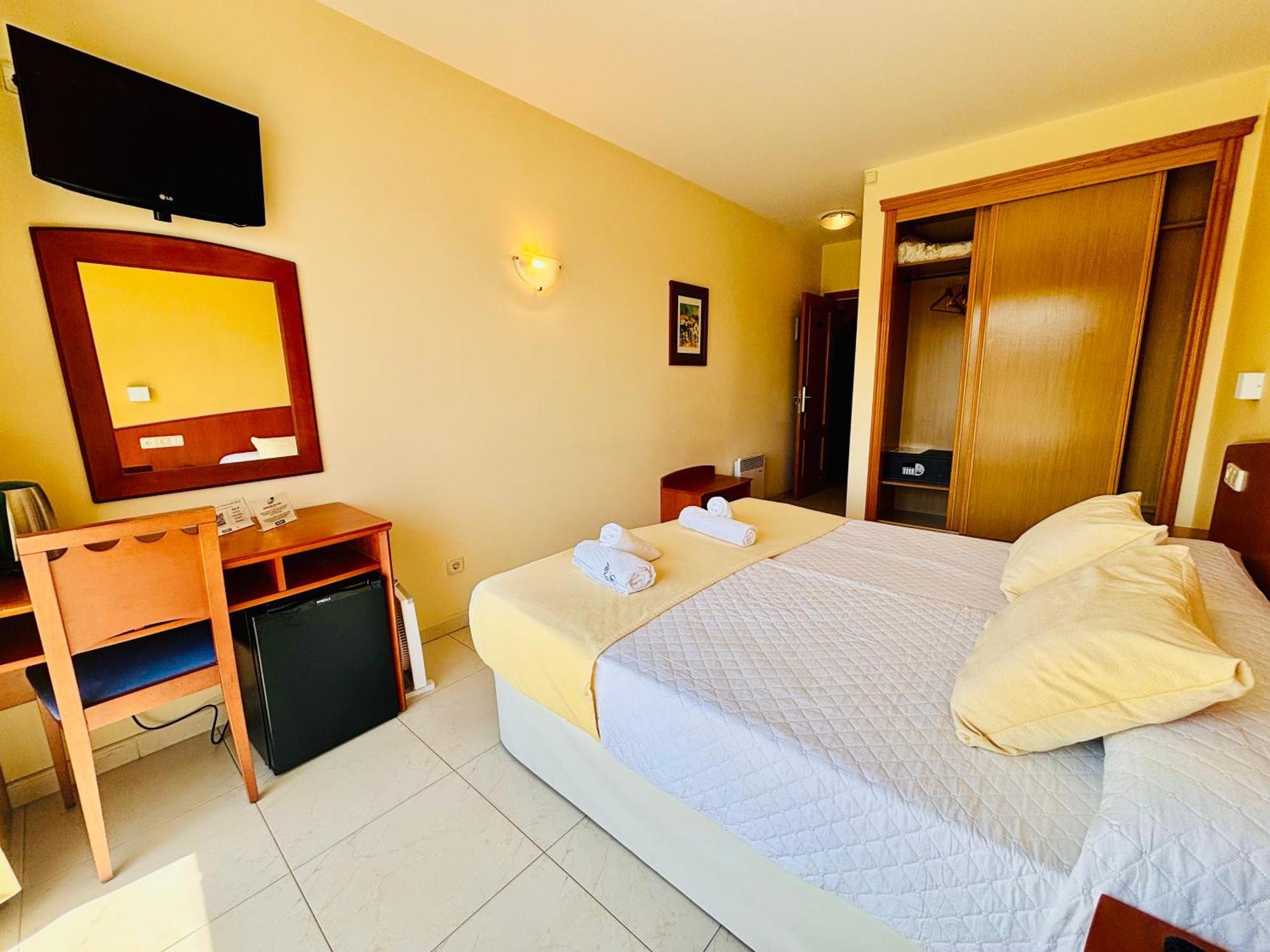 Double or Twin Room Garden View