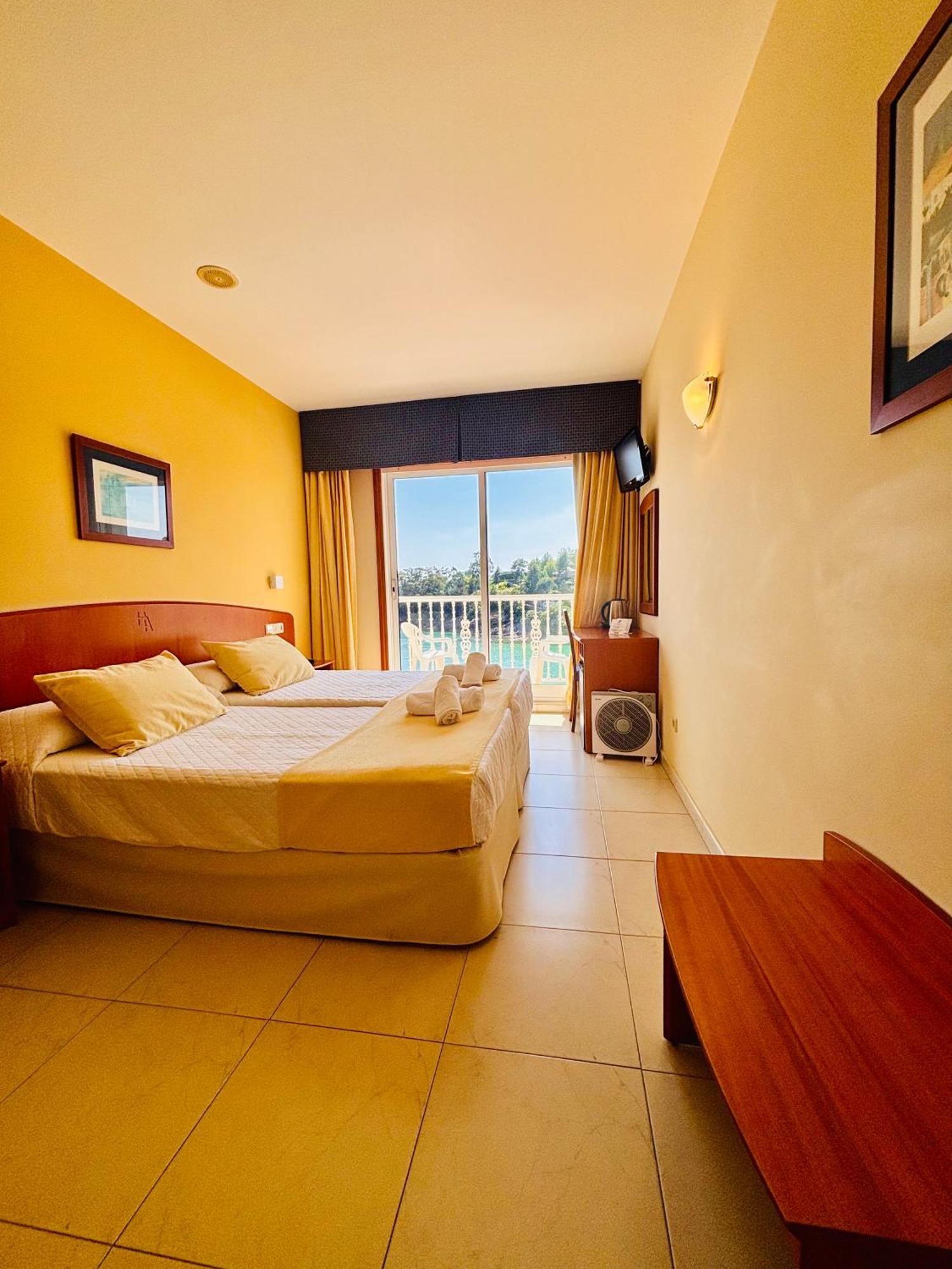 Double or Twin Room Sea View