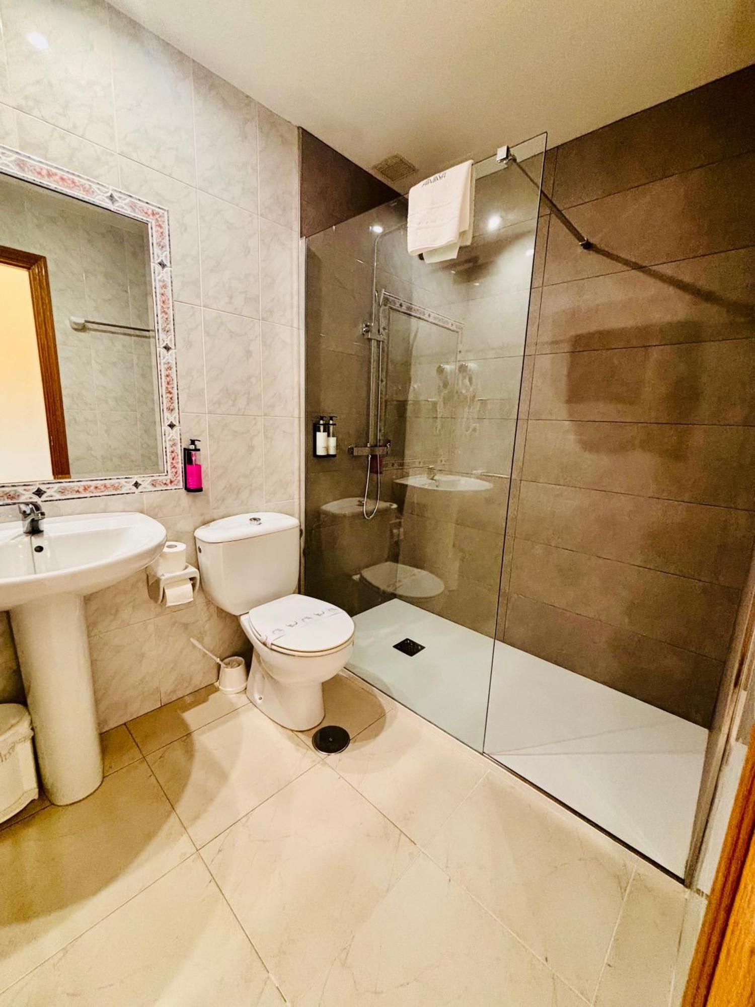 Double or Twin Room Sea View