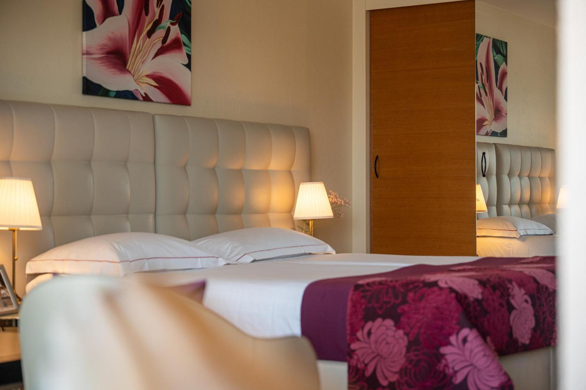 Deluxe Double Room Lake View