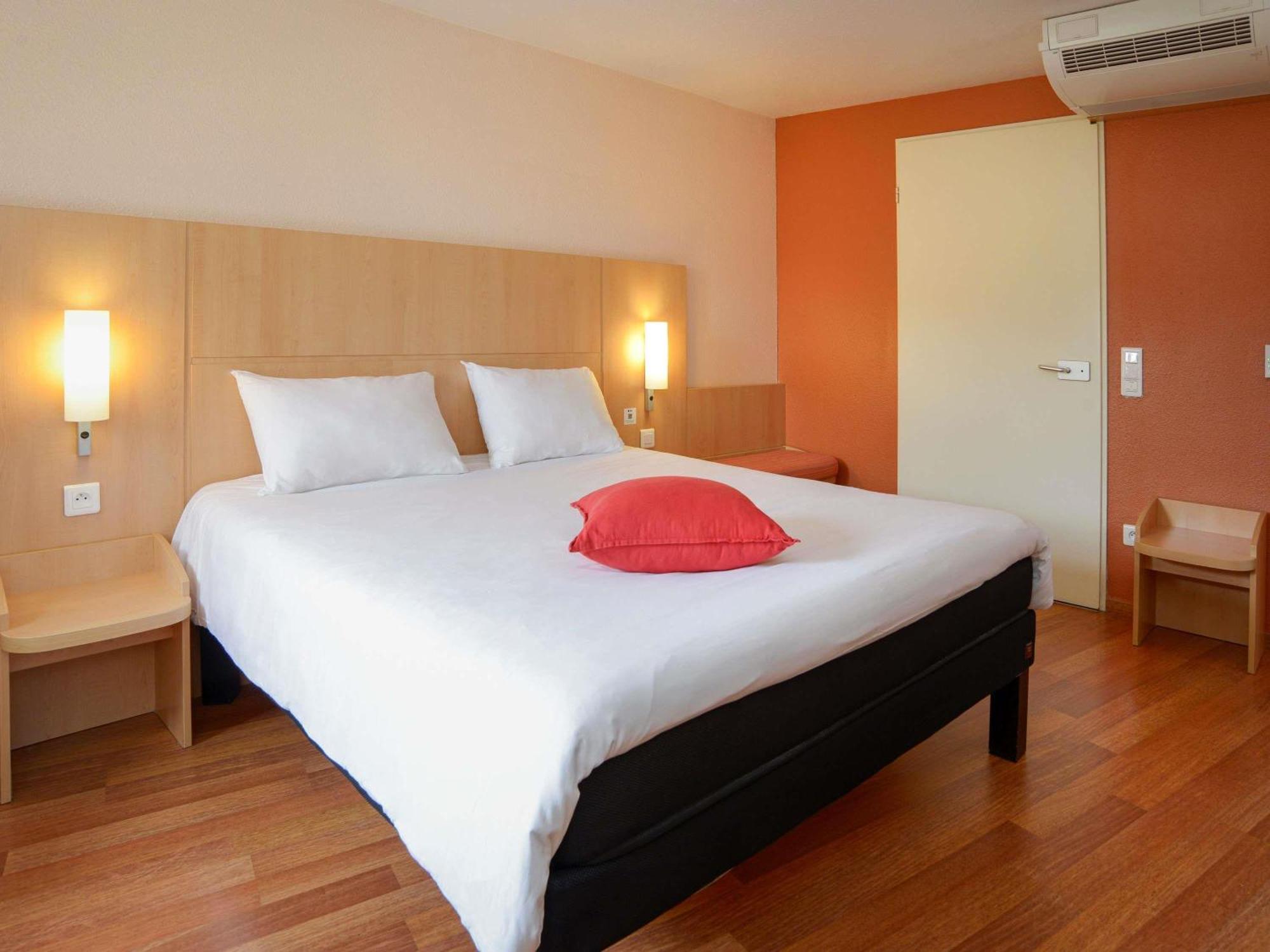 Standard Room One Double Bed One Single Bed Mobility Access