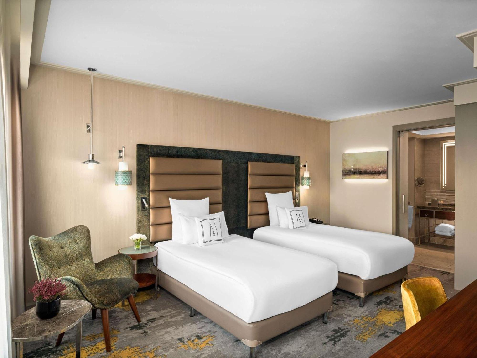 Deluxe Room Twin Beds