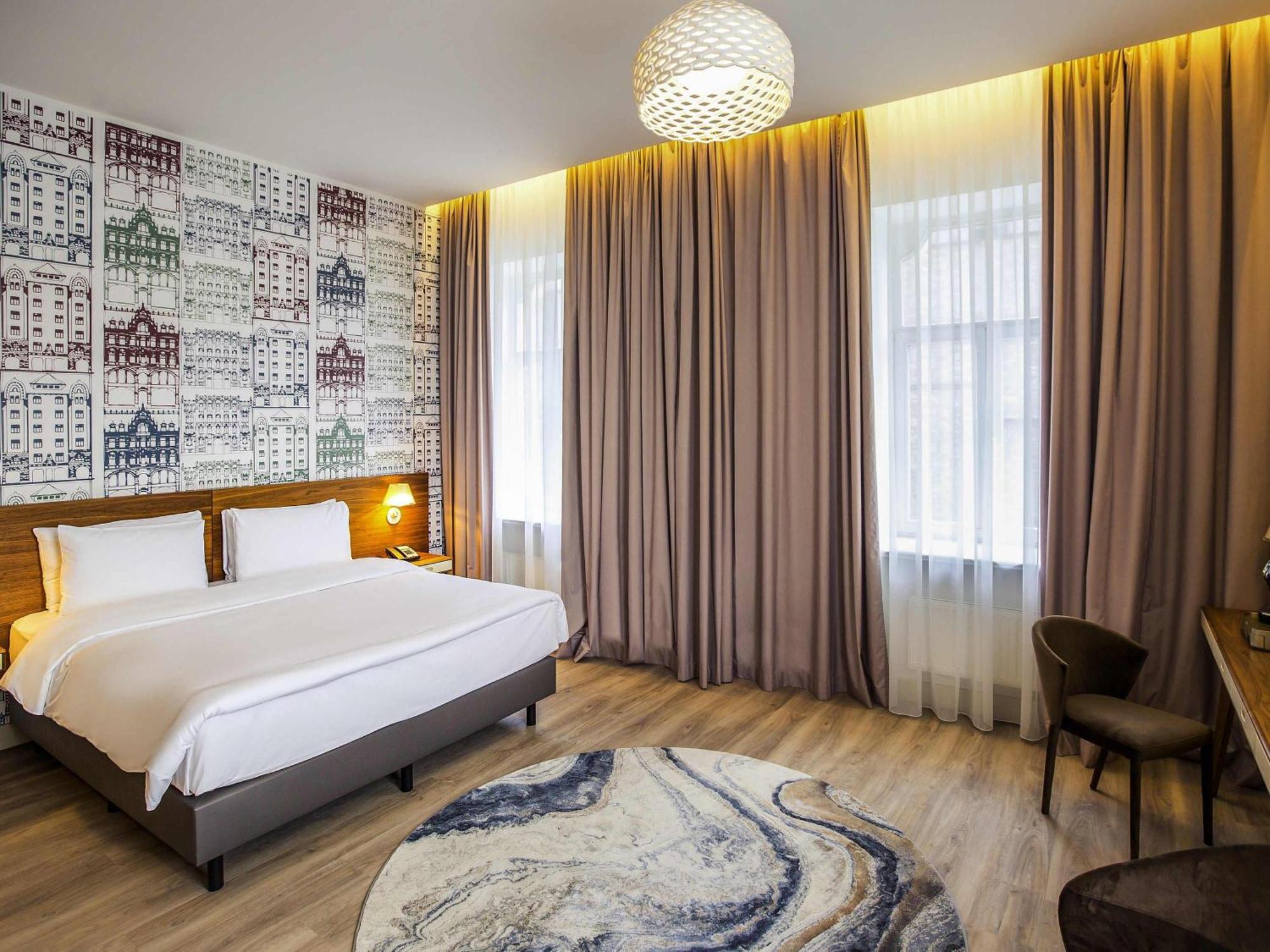 Deluxe Double Room City Side