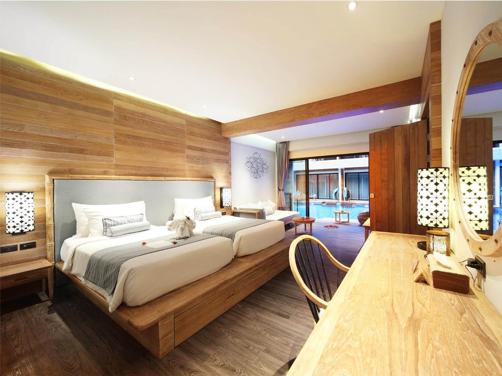 Superior Pool Access Twin Room