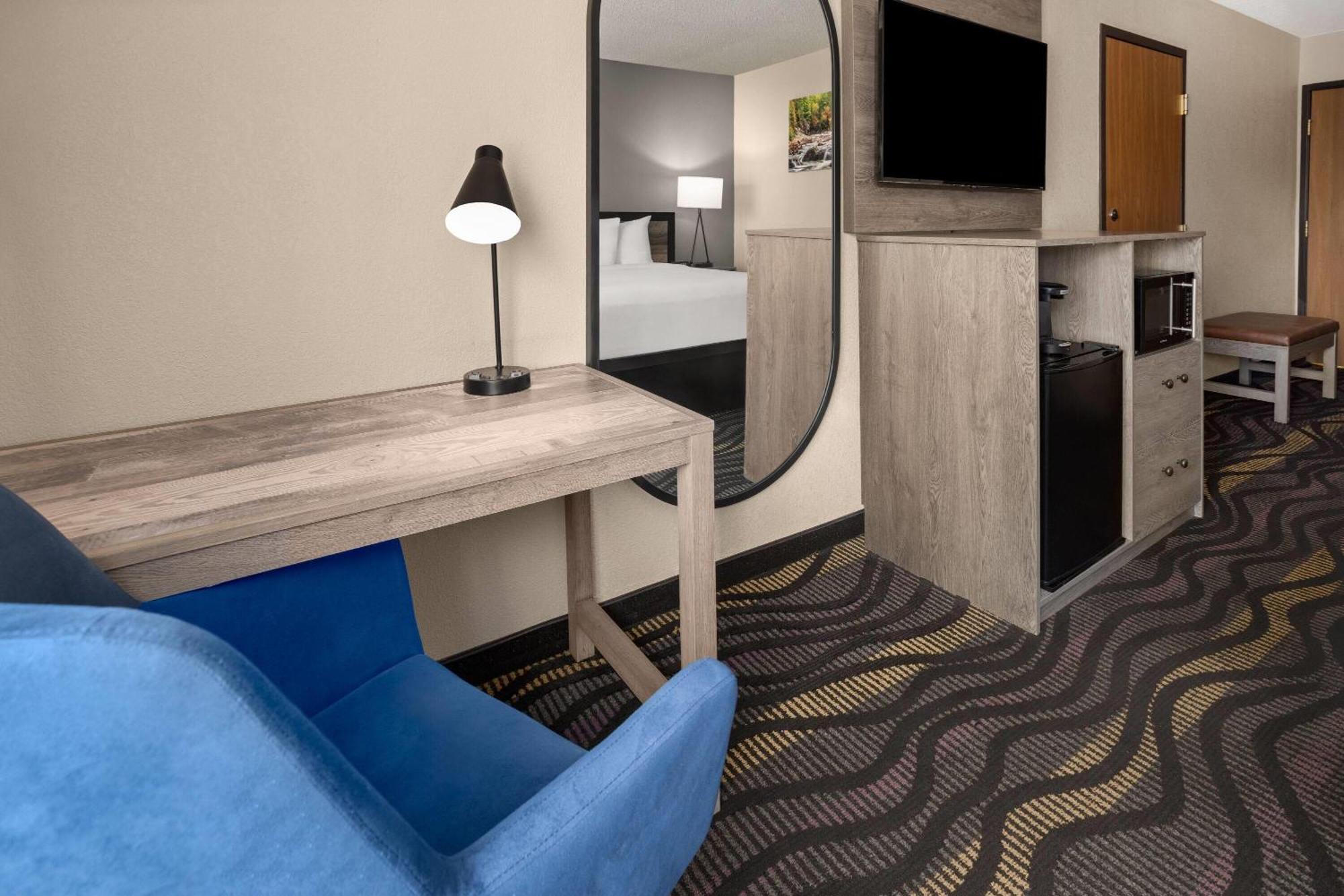 Queen Room - Mobility Access/Non-Smoking