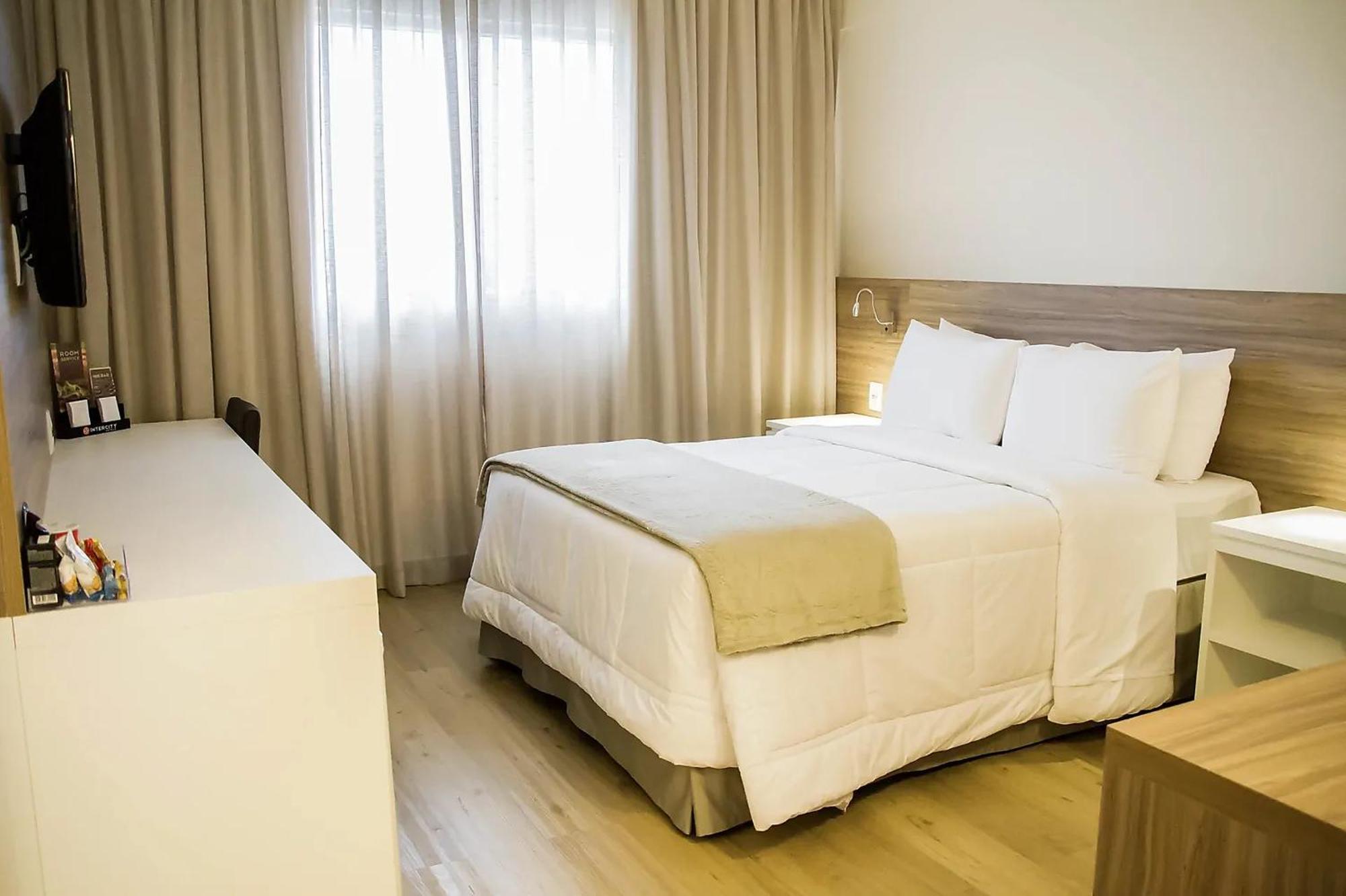 Deluxe Room - 1 king bed