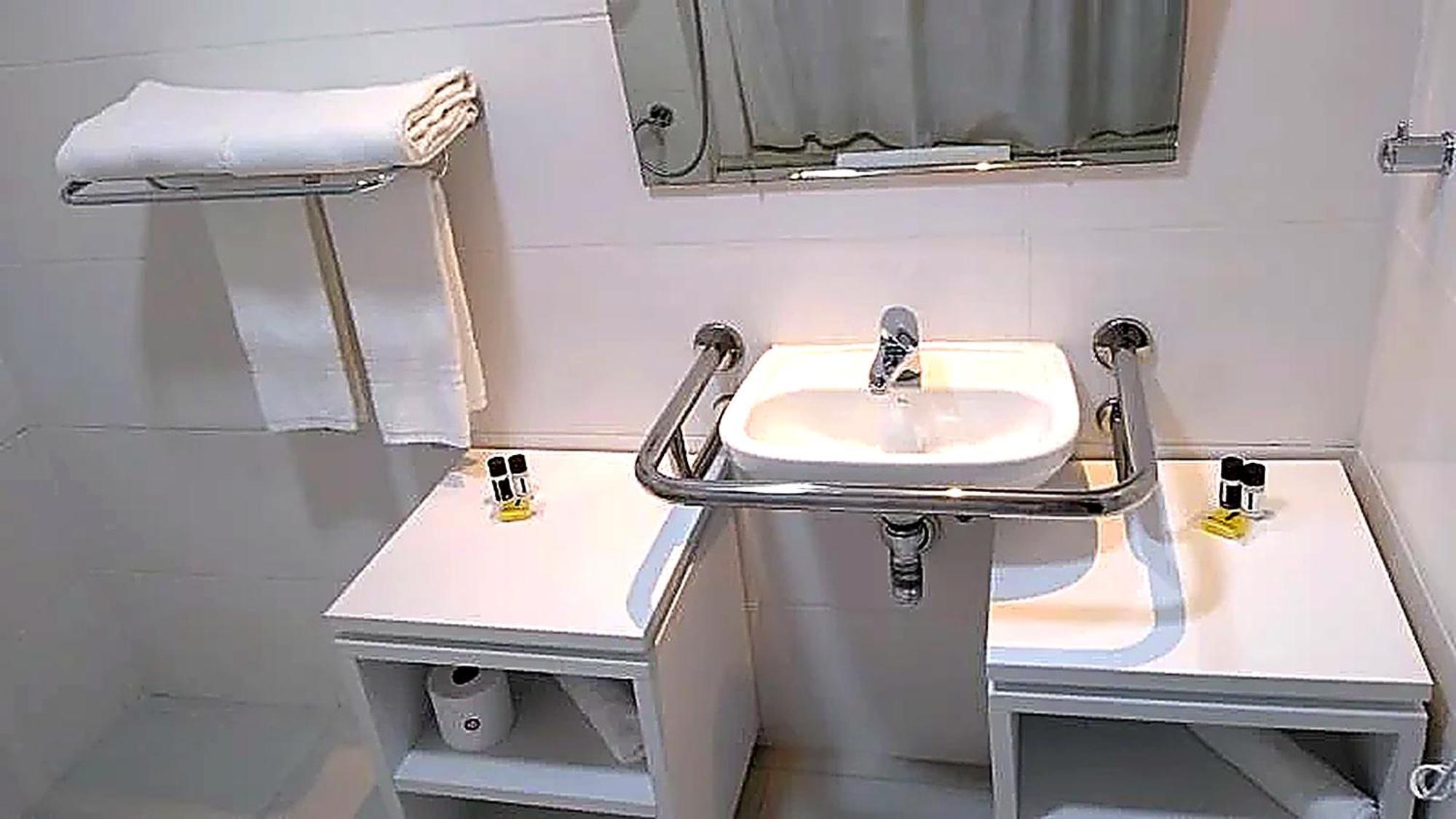 Standard PwD Disability Access Triple - 3 Single Beds