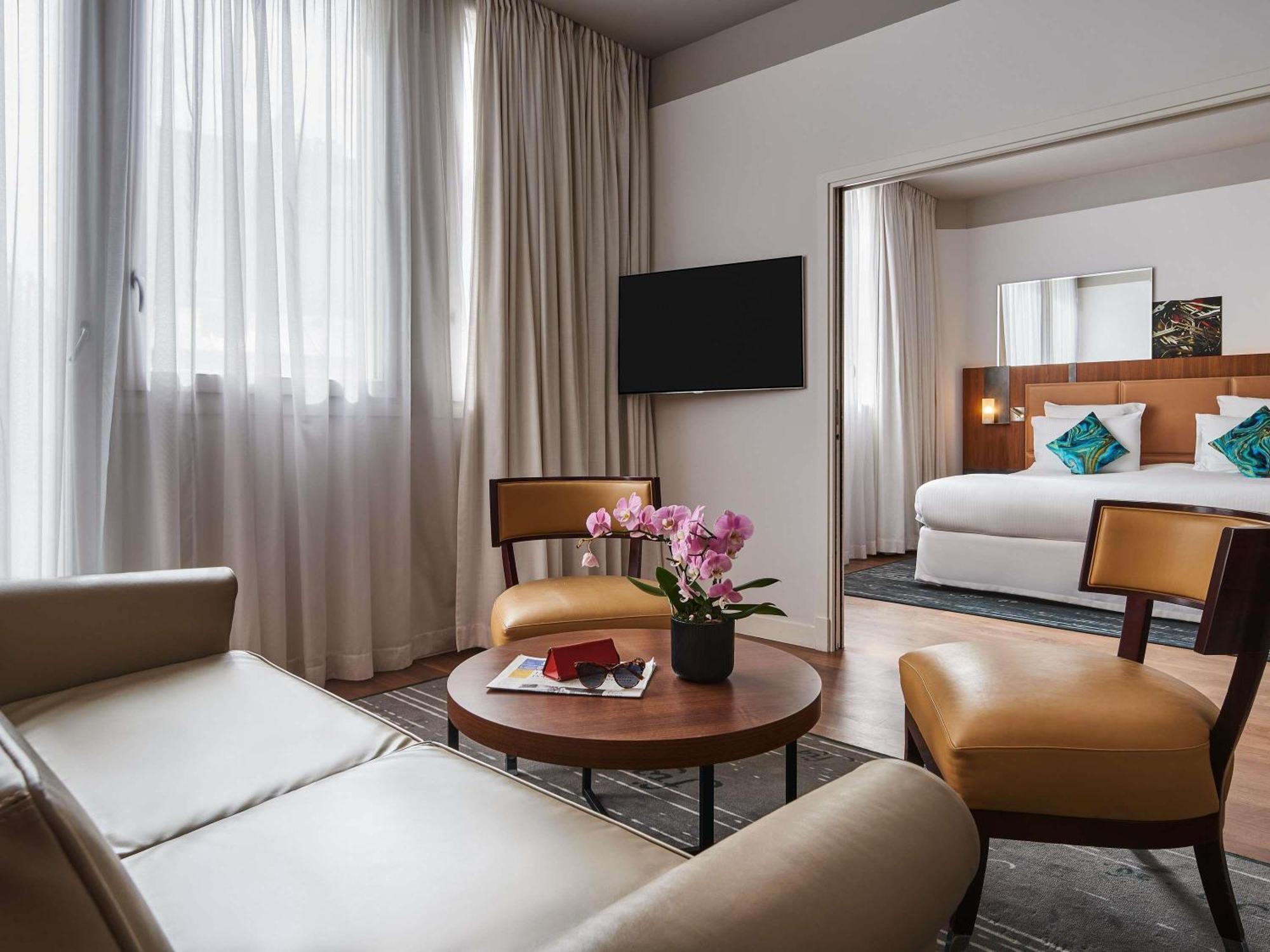 Deluxe Suite One King Bed Terrace