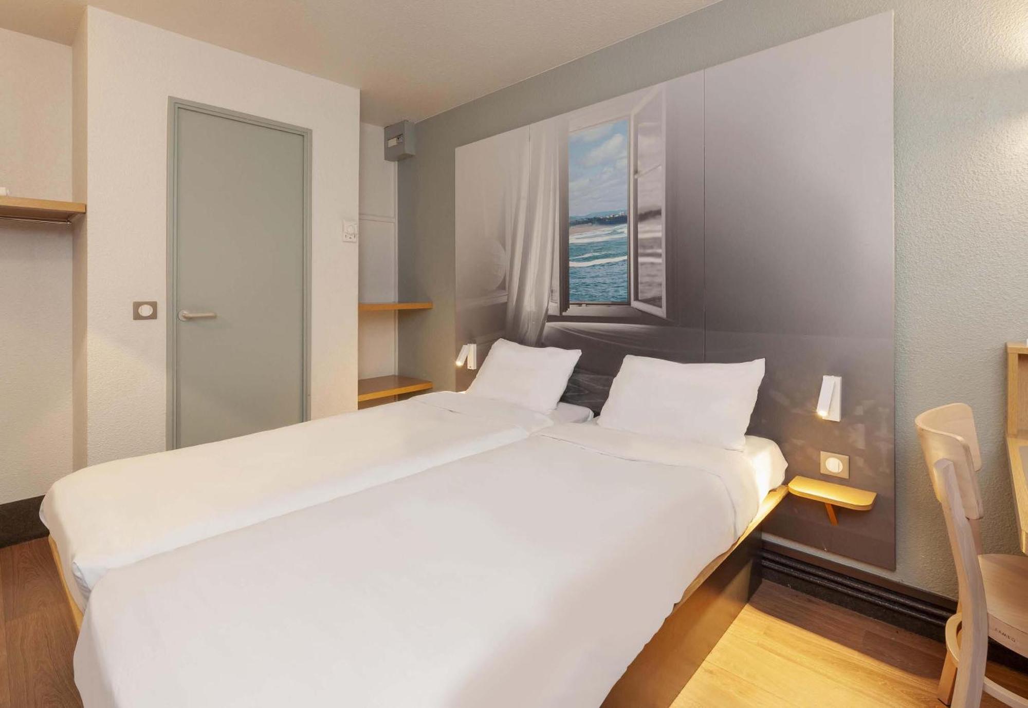 Twin Room,1771859865:JPEG