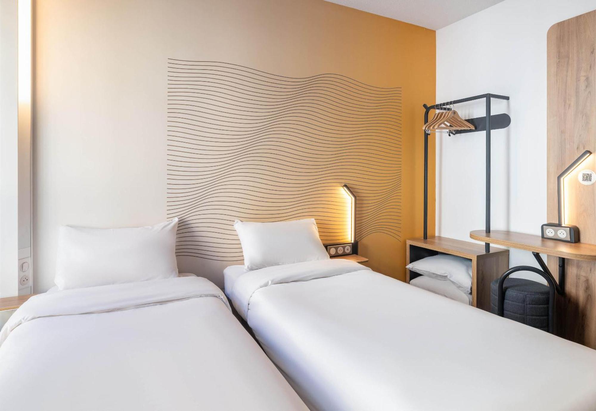 Twin Room,1771895566:JPEG