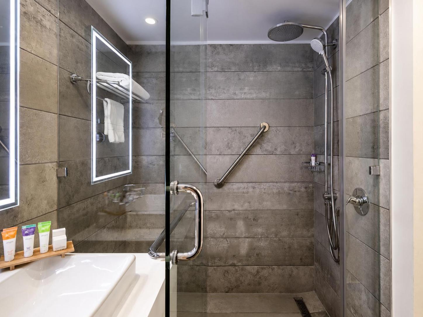 Superior King Suite
