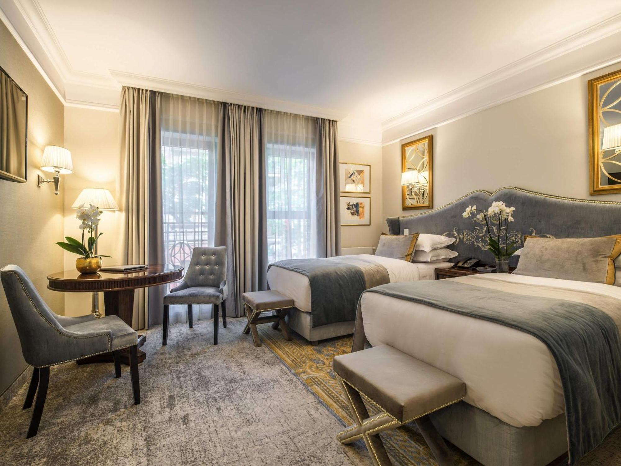 Deluxe Room Twin Beds
