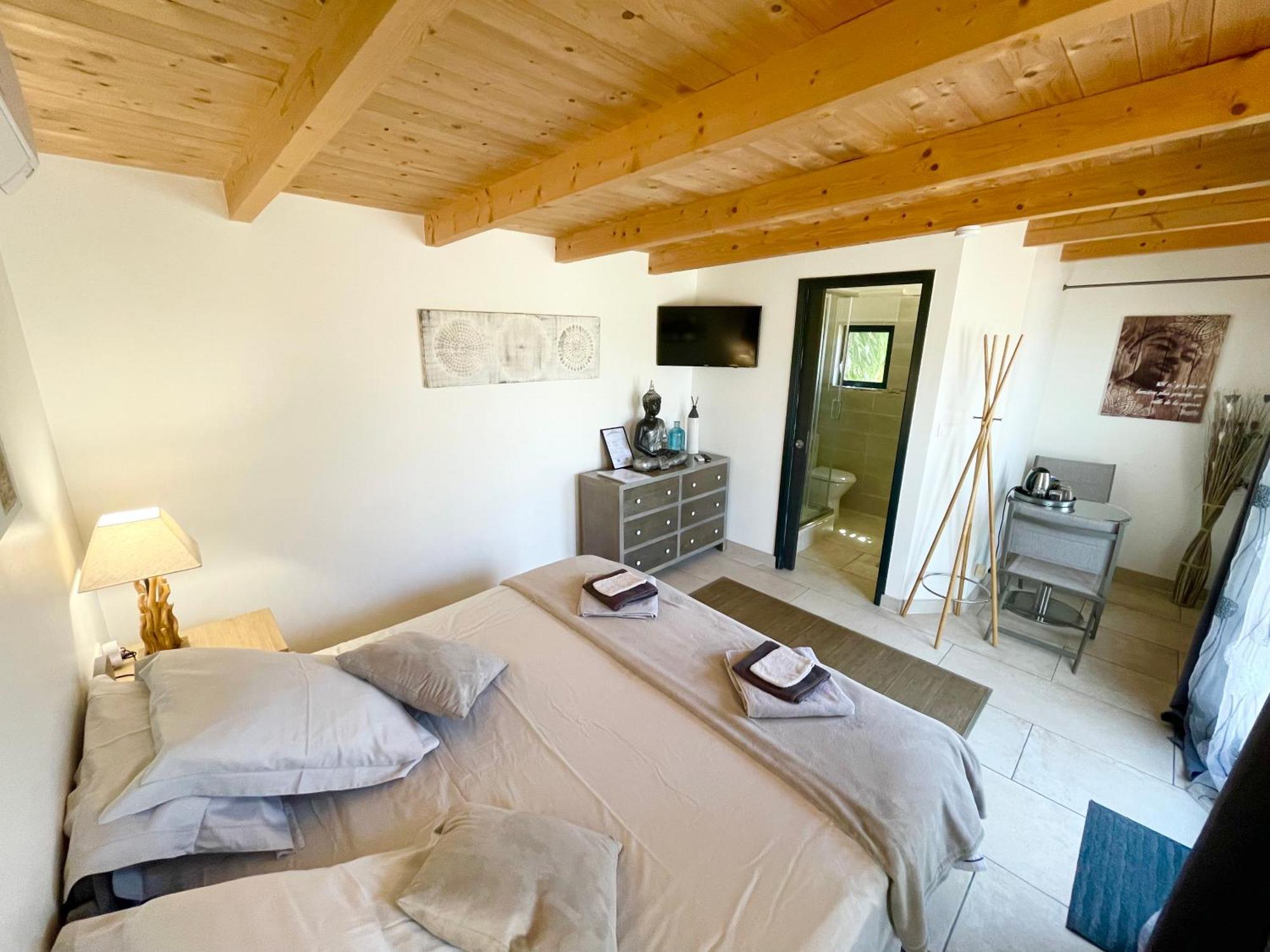 Double or Twin Room Private Bathroom