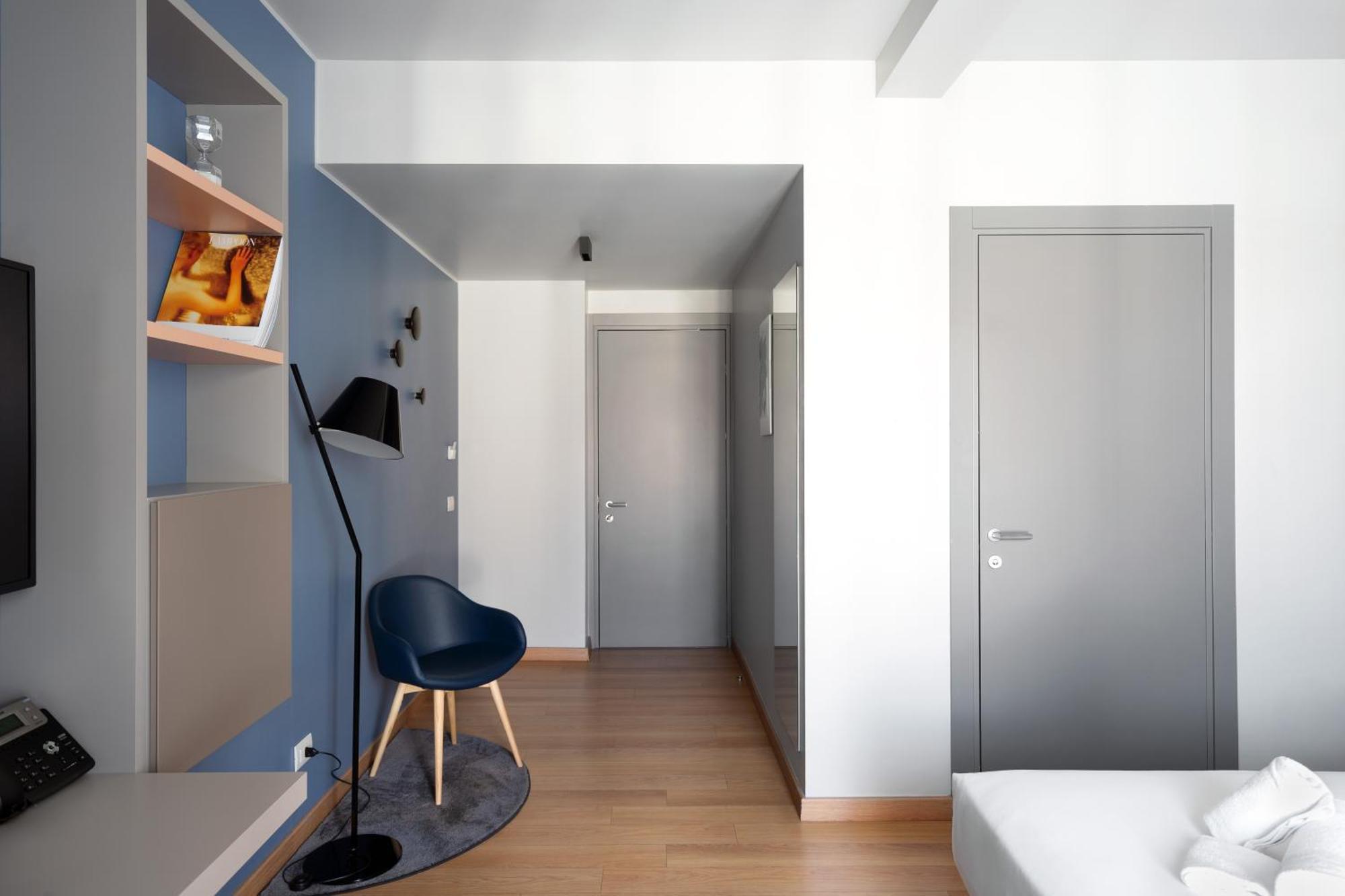 Wizard King Size Bed MINIBAR