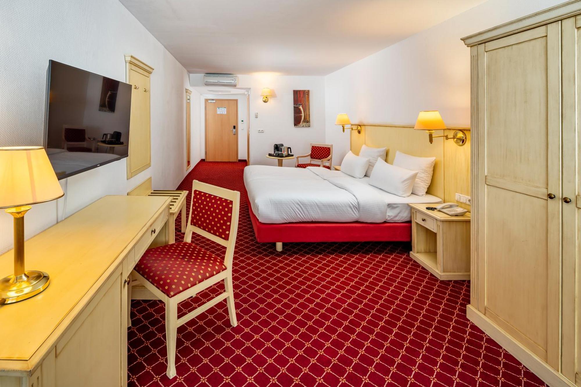 Large Double or Twin Room