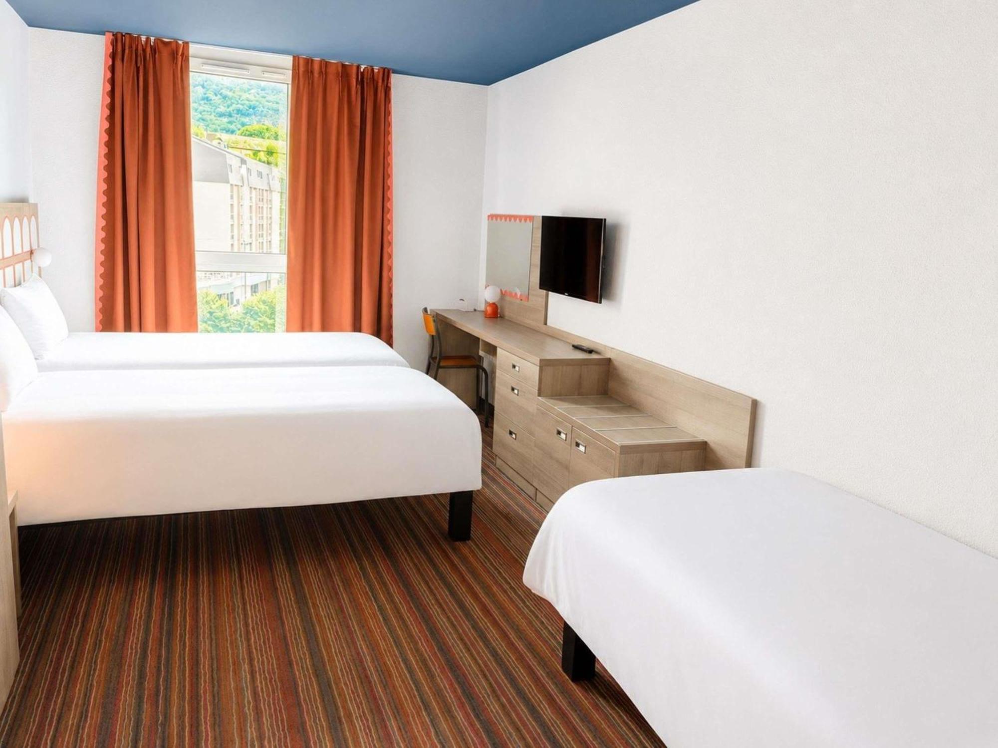 Pop Room Three Single Beds