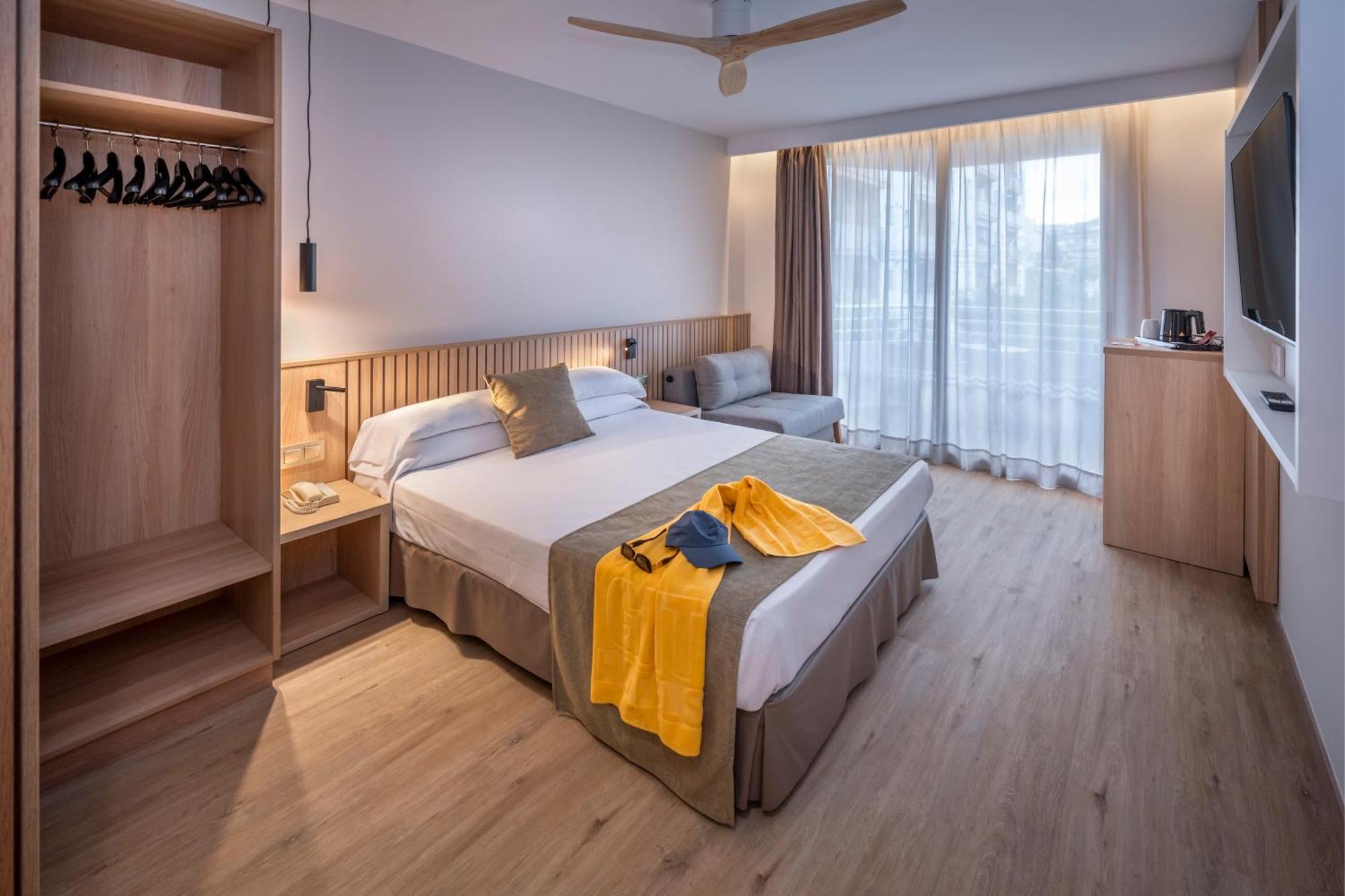 Double or Twin Room Balcony