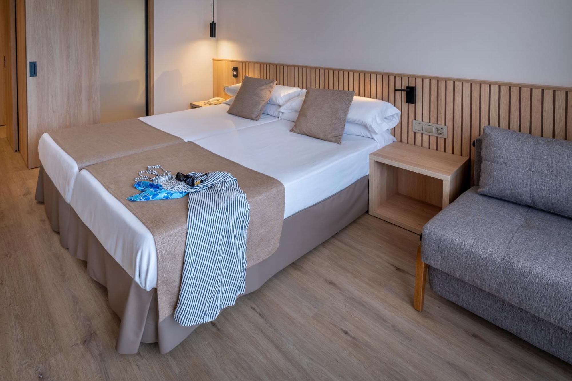 Double Room Extra Bed Balcony