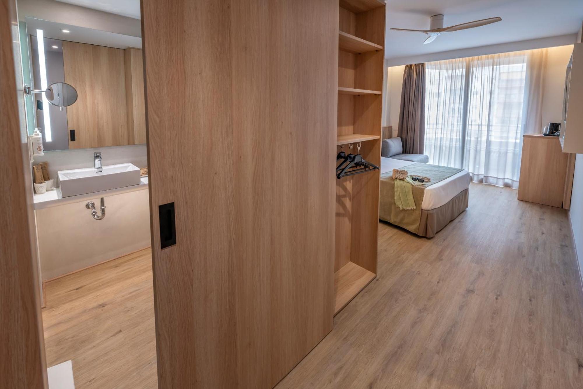 Double or Twin Room Balcony