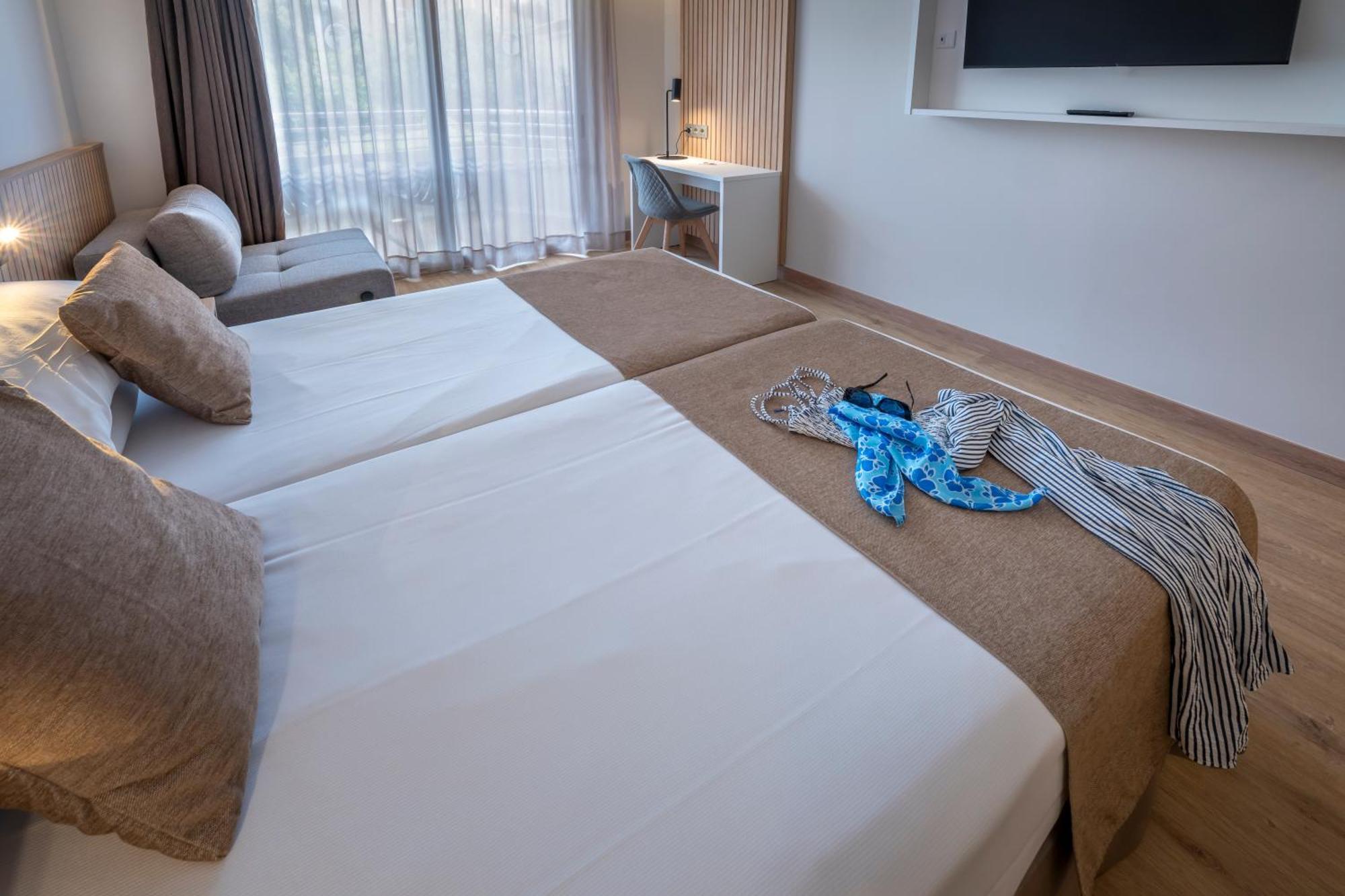 Double or Twin Room Balcony