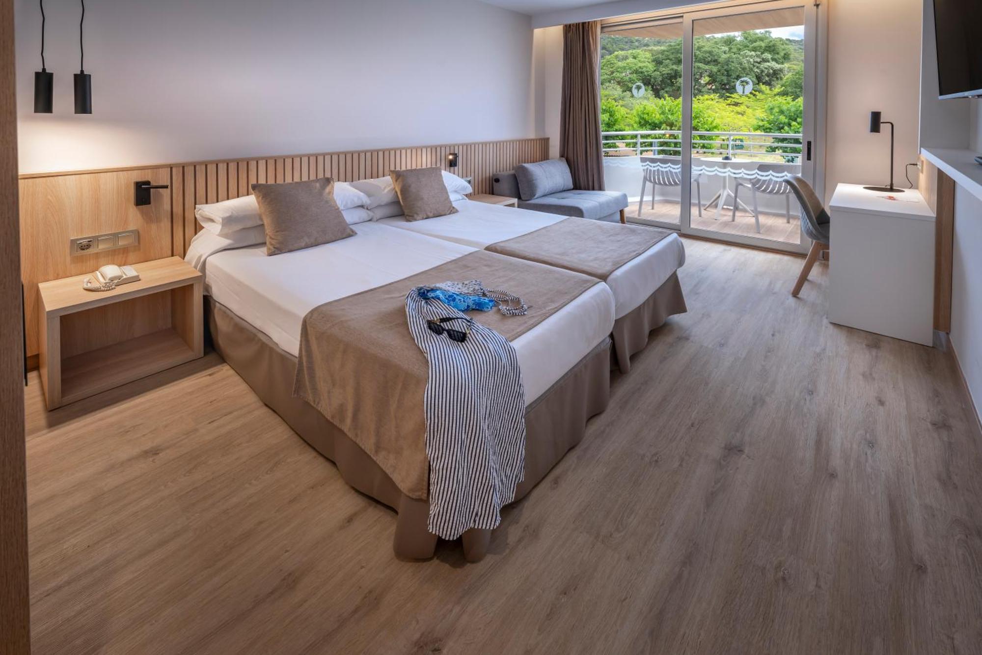 Double or Twin Room Balcony