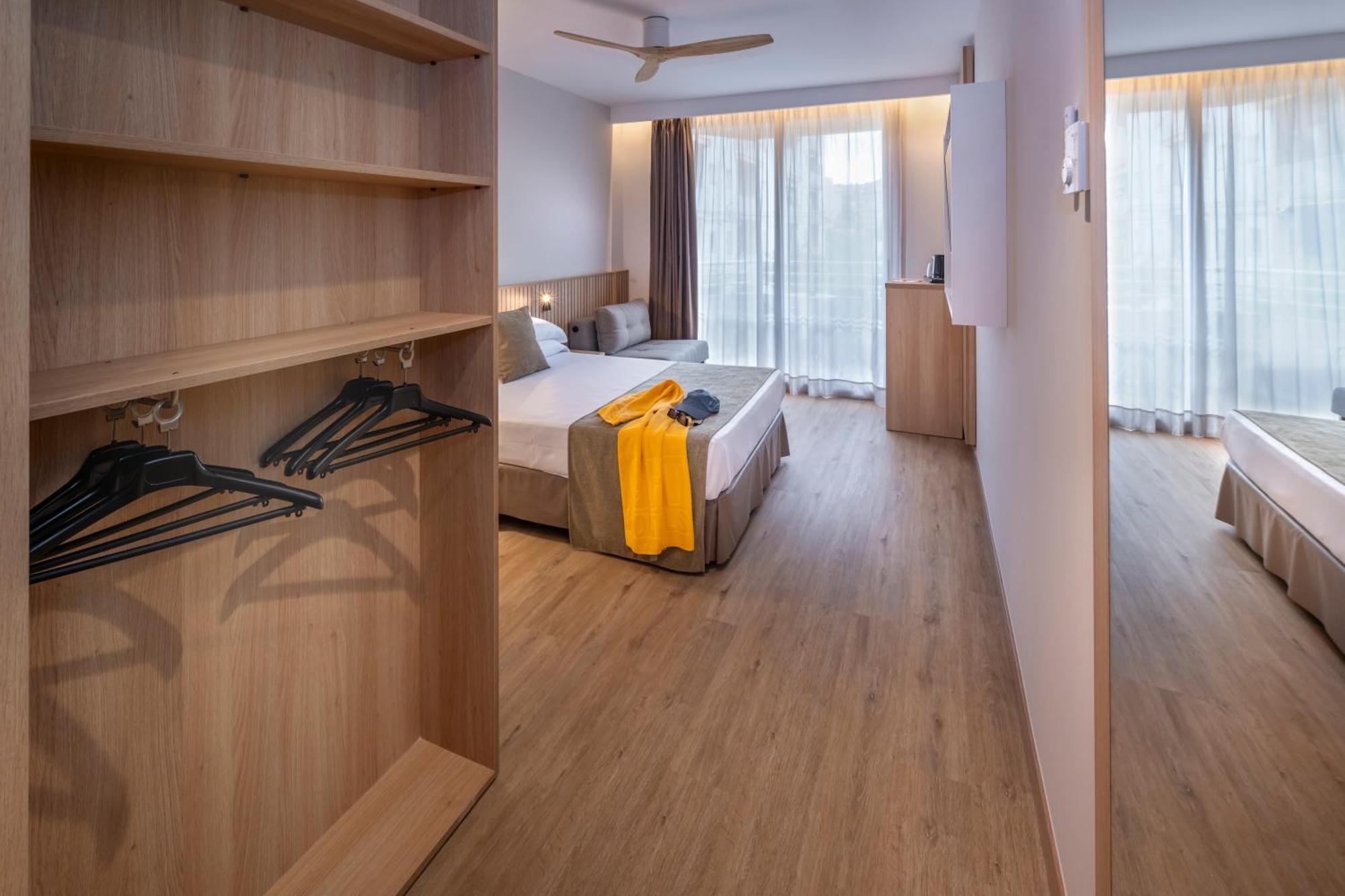 Double Room Extra Bed Balcony