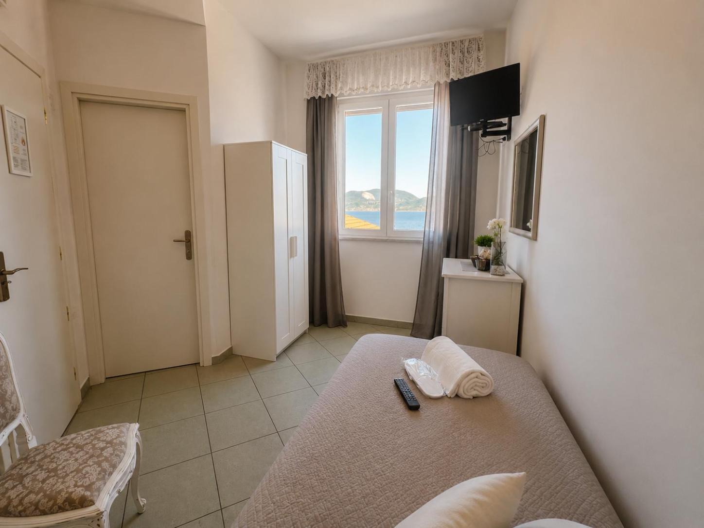 Single Room Lake View,1772059876:JPEG