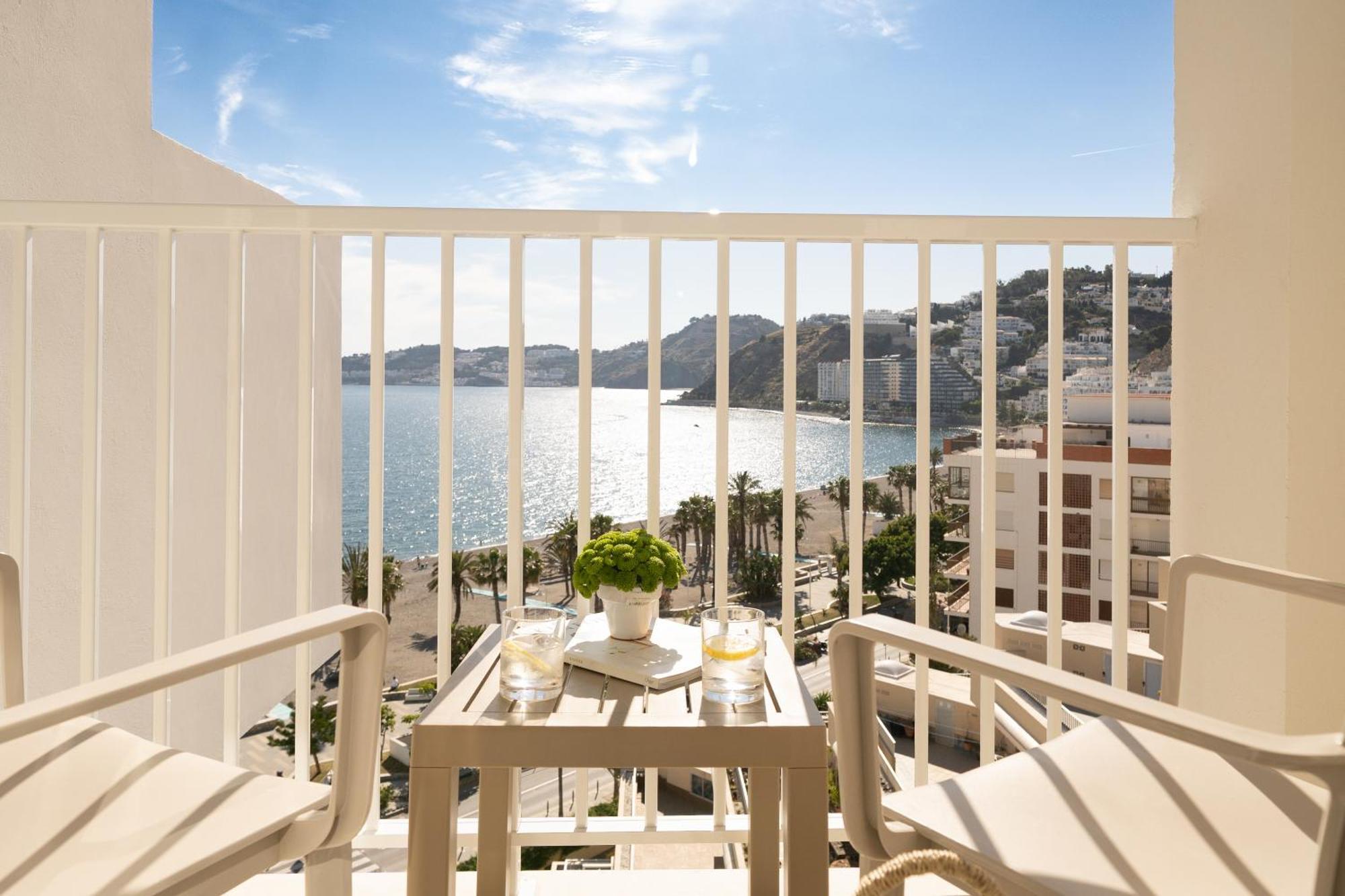 Standard Twin Room Side Sea View